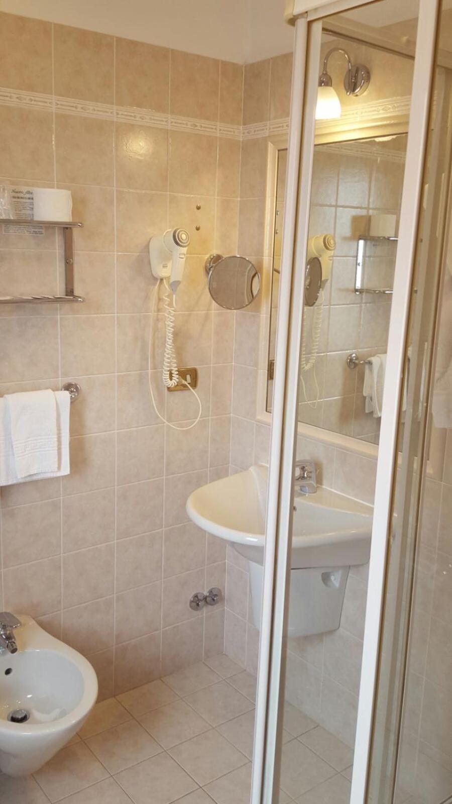 Economy Double Room - Photo 2