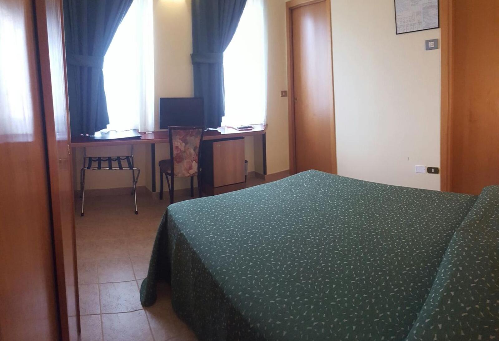 Economy Double Room - Photo 4