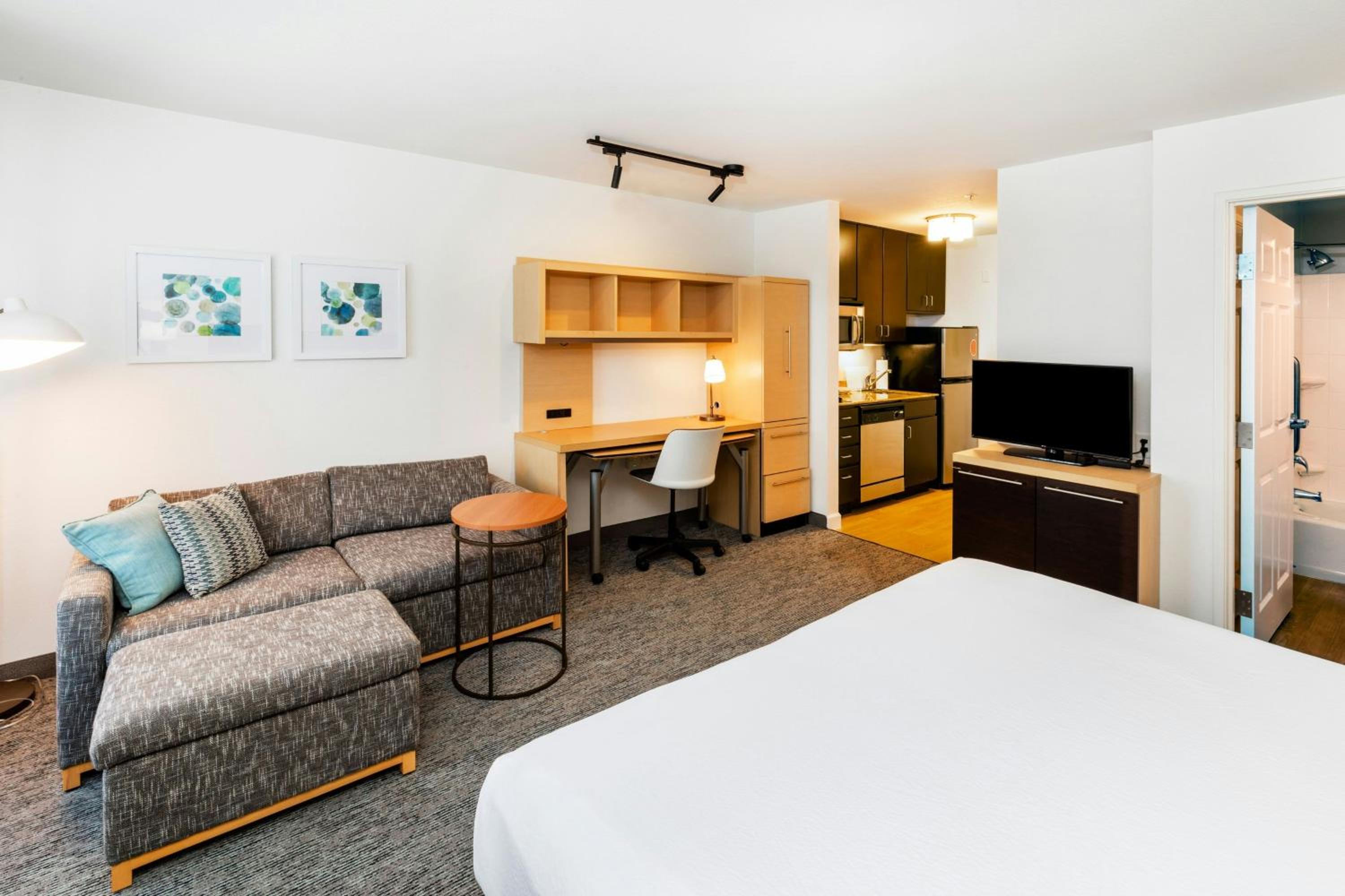 King Studio with Sofa Bed - Hearing Accessible