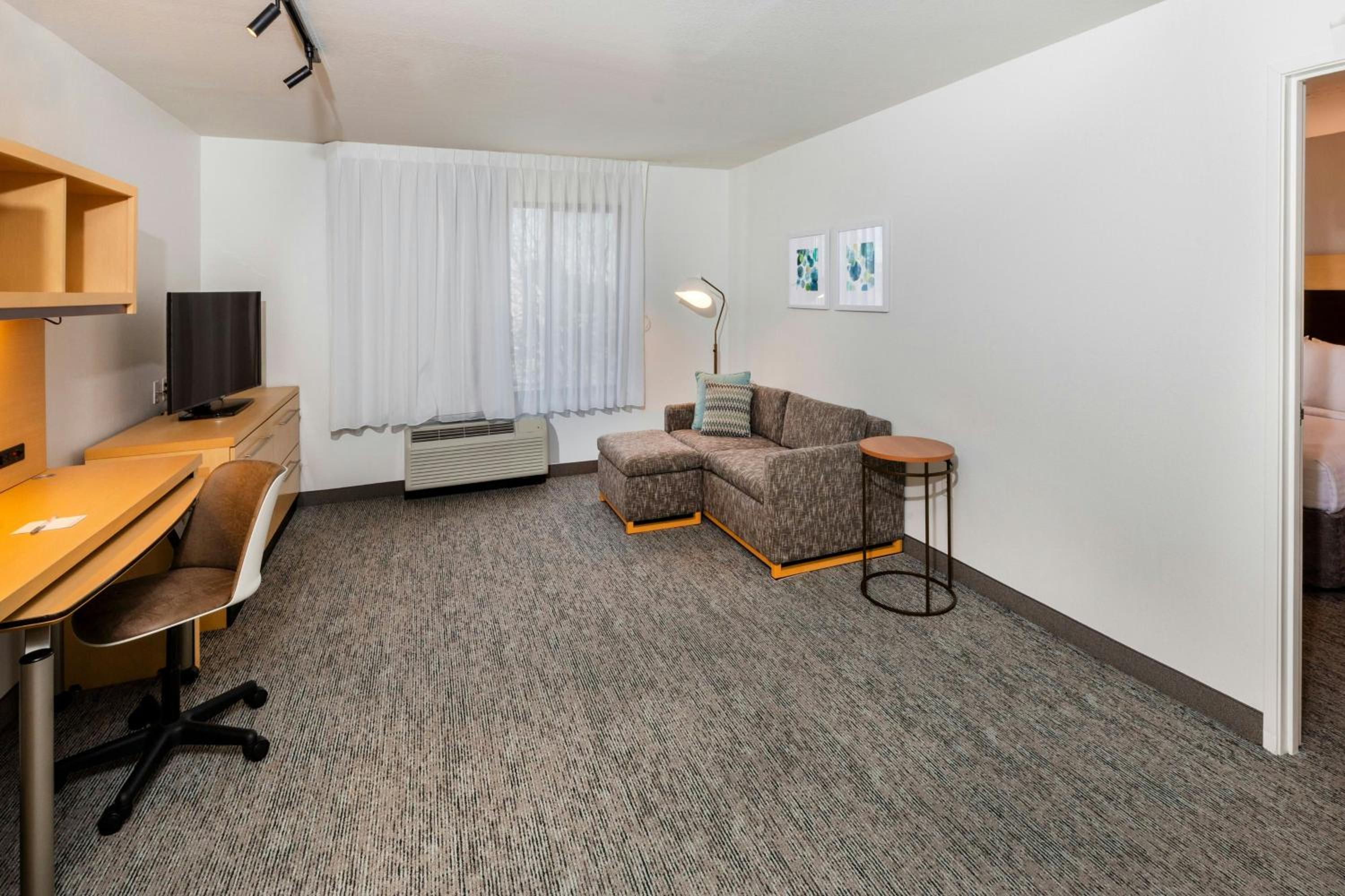 One-Bedroom King Suite with Sofa Bed and Adapted Tub - Mobility and Hearing Accessible photo 2