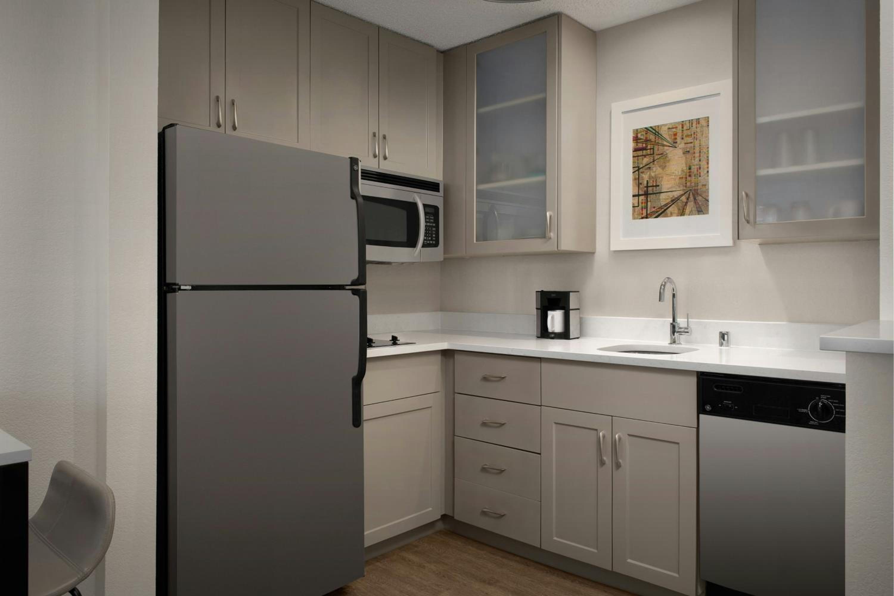 One-Bedroom King Suite with View and Sofa Bed - Mobility/Hearing Accessible with Tub photo 2
