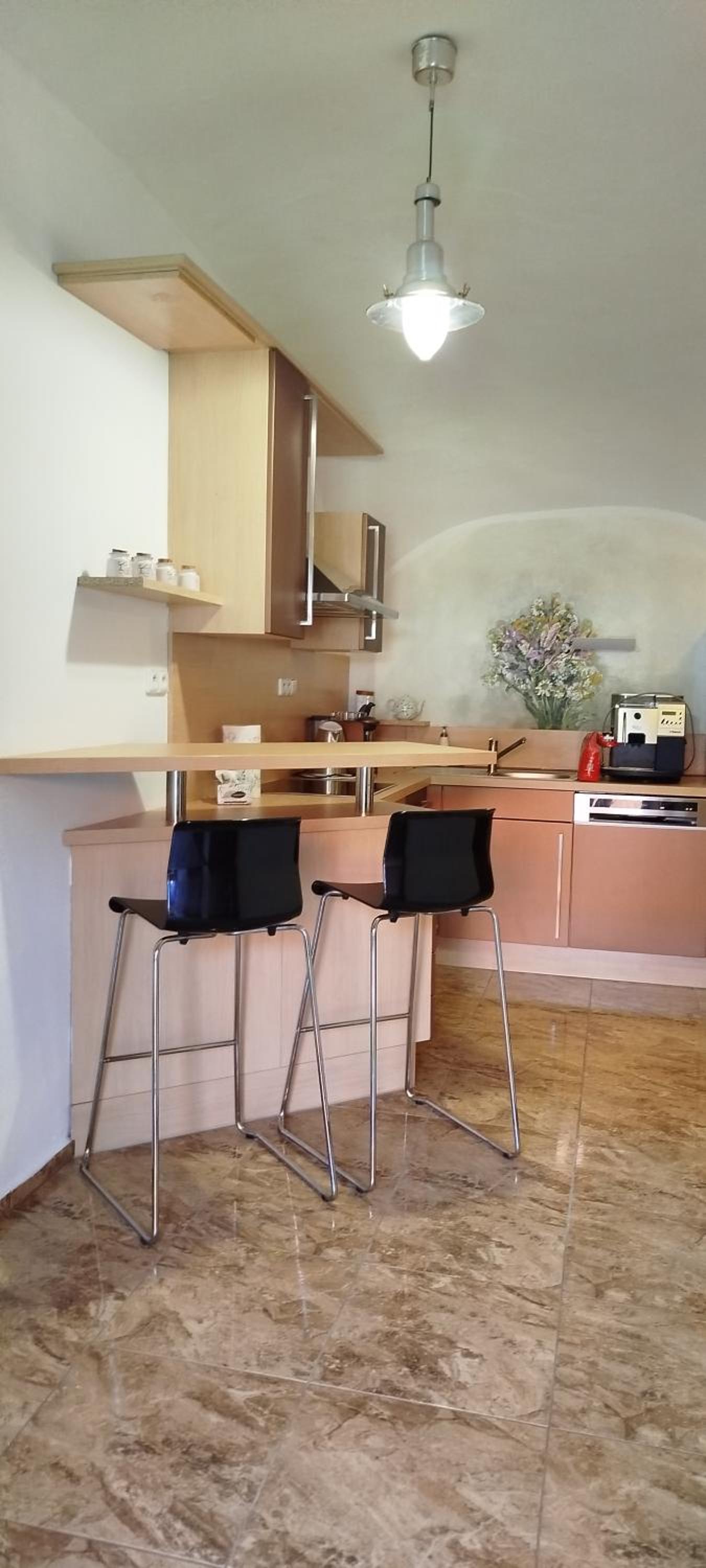 One-Bedroom Apartment - Photo 2