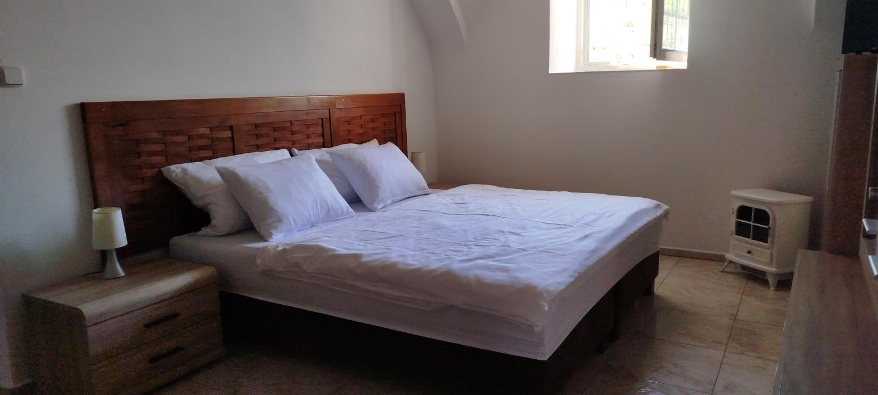 One-Bedroom Apartment - Photo 4