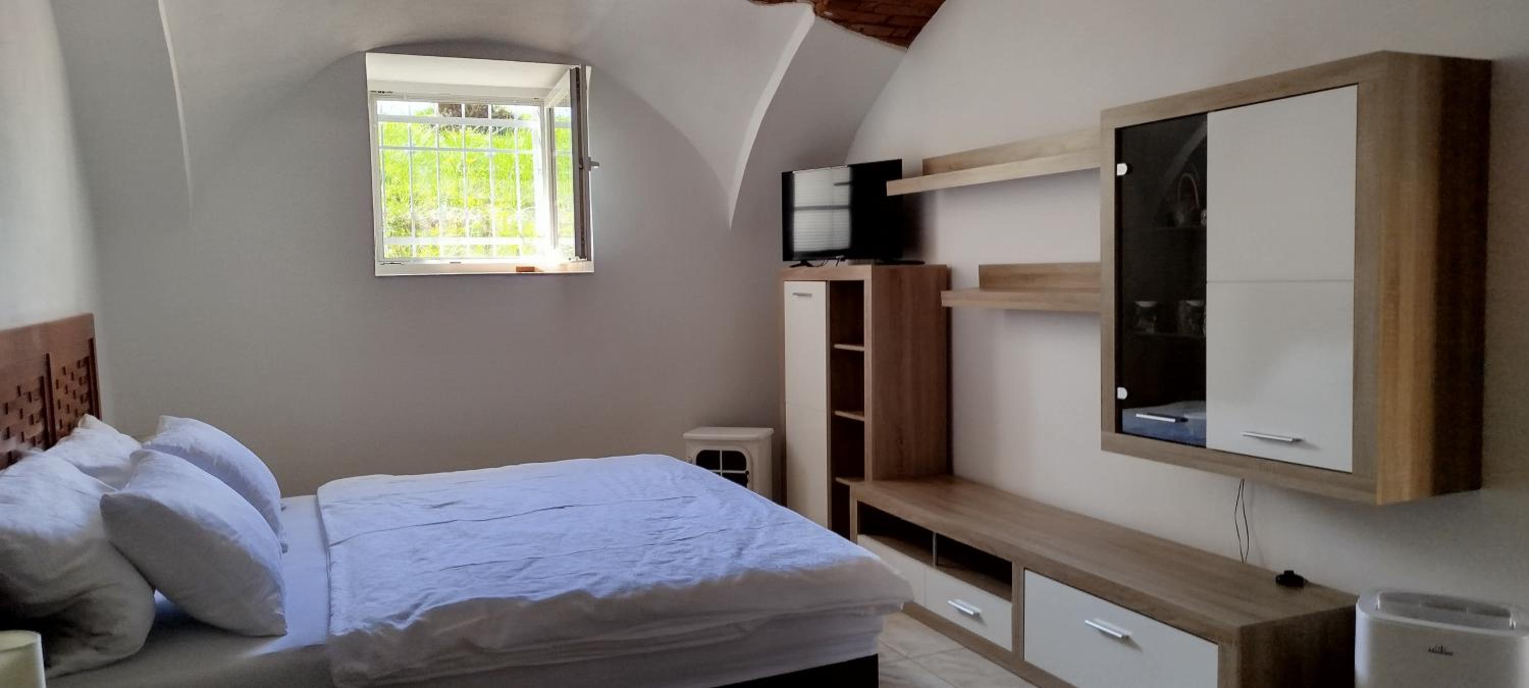 One-Bedroom Apartment - Photo 6