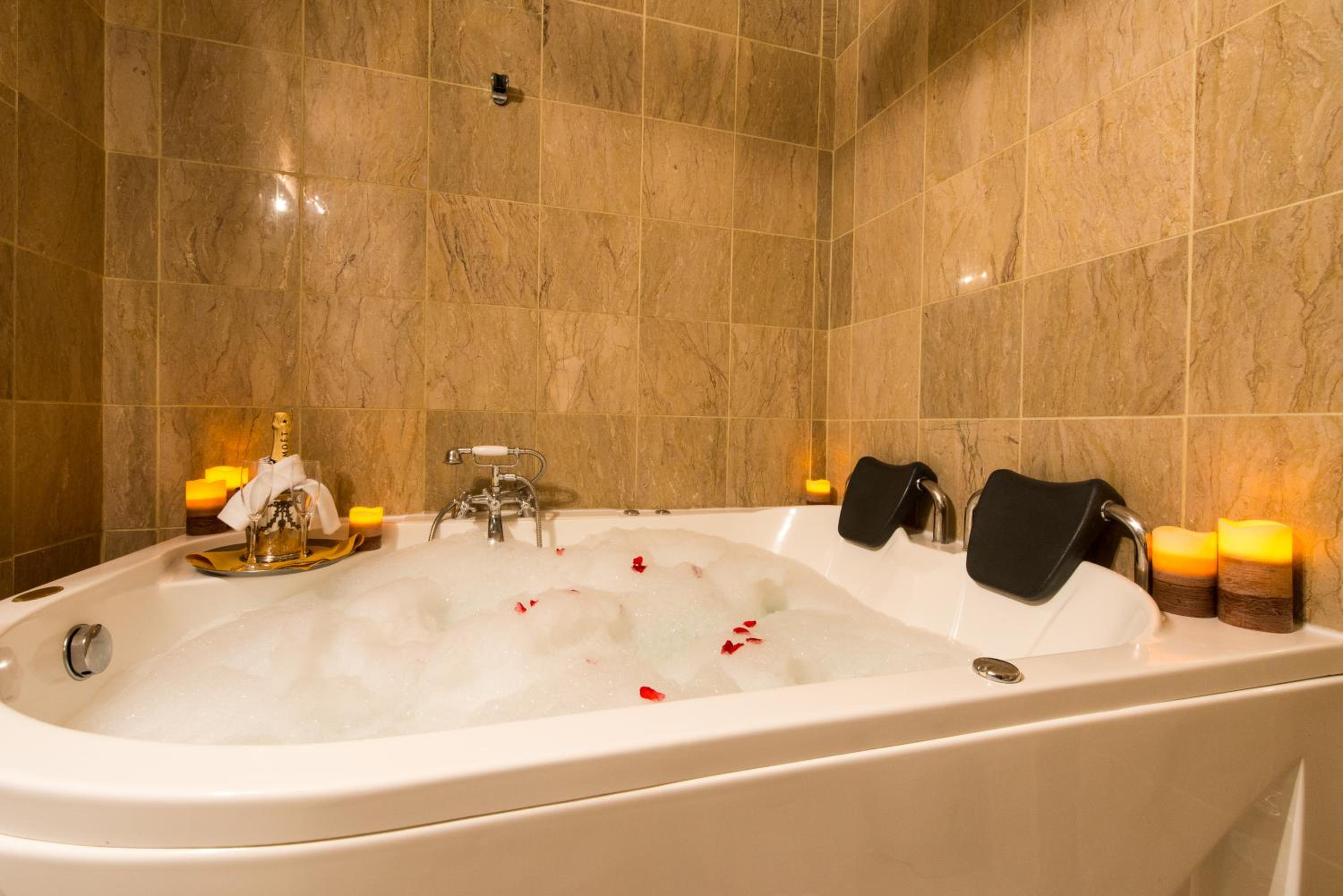 King Room with Whirlpool photo 2