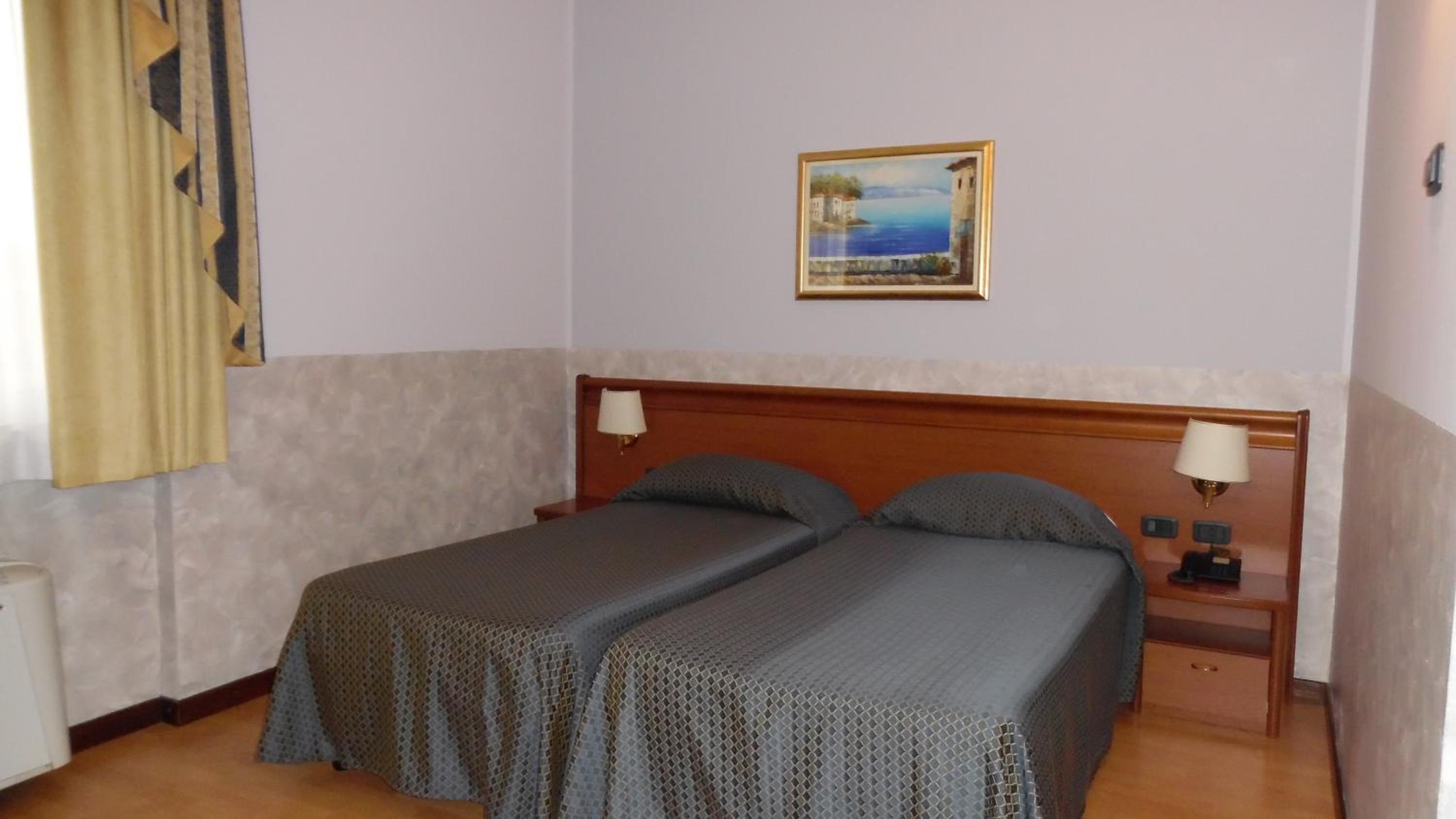 Twin Room - Photo 14