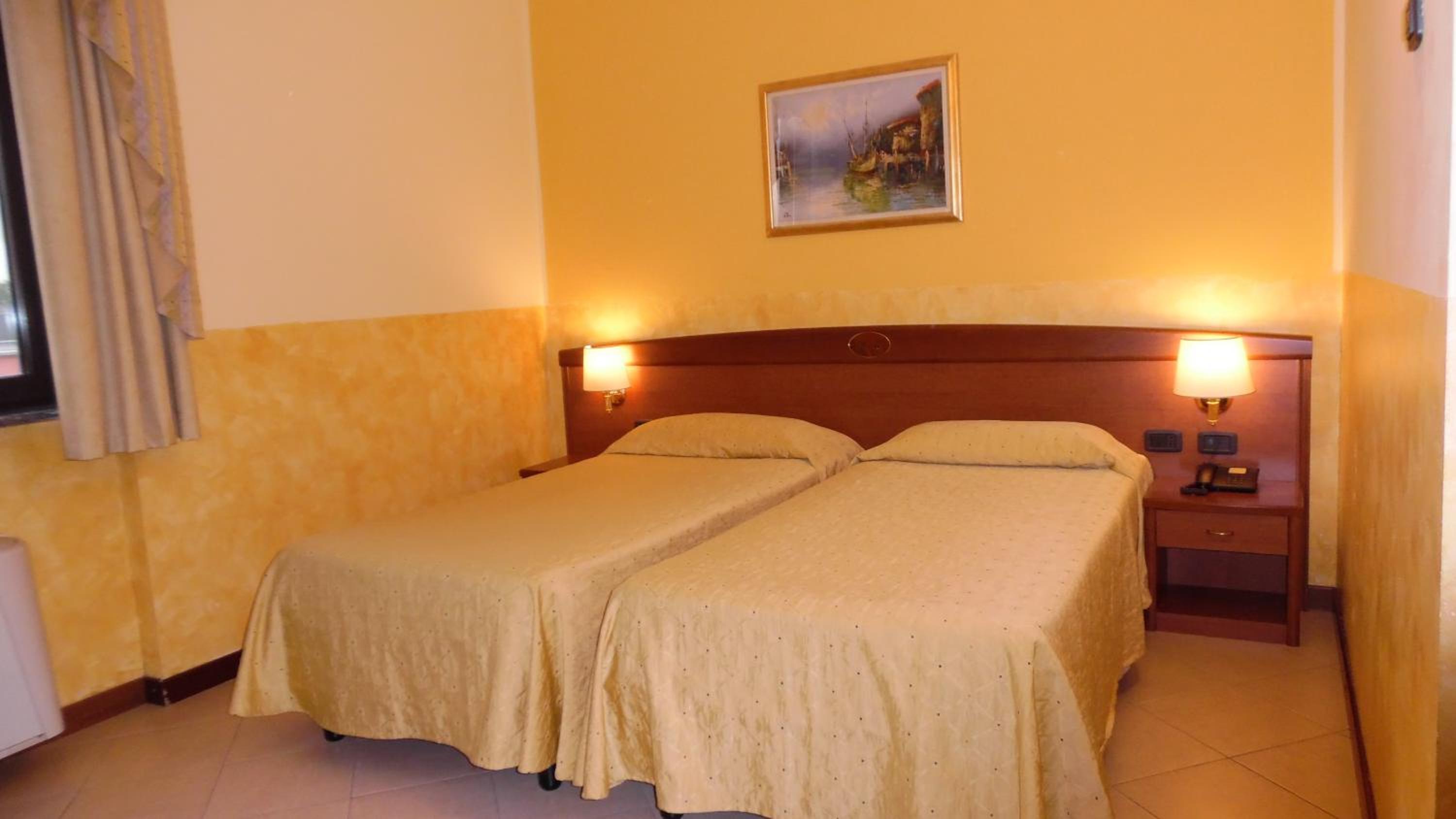 Twin Room - Photo 6