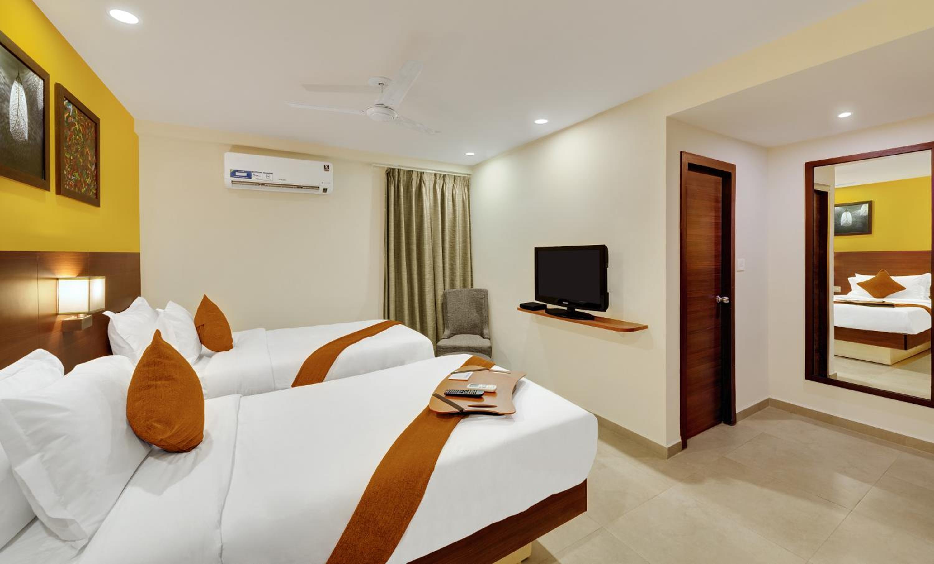 Twin Room - Non-Smoking photo 2