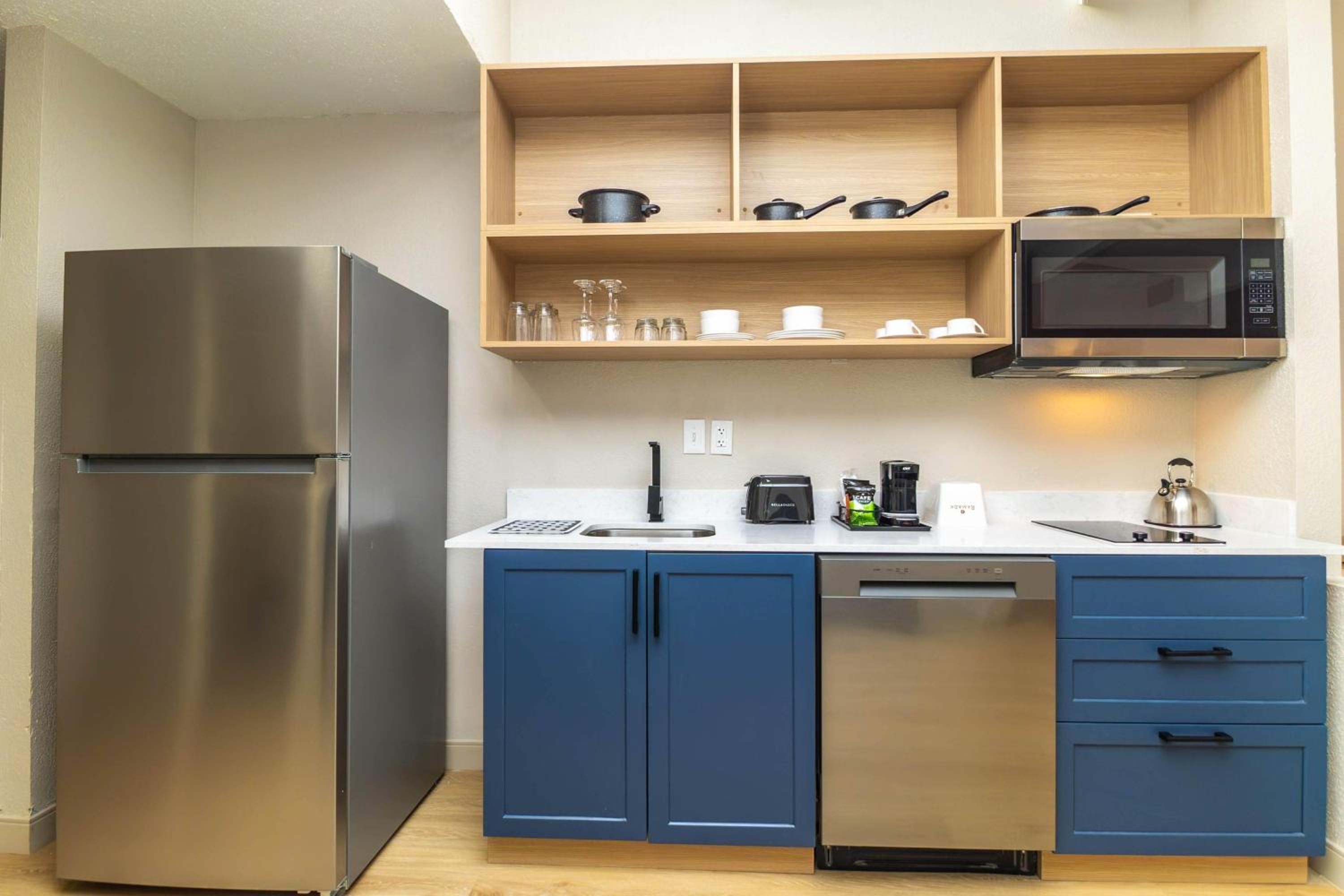 King Studio Suite with Kitchen - Non-Smoking - Photo 3
