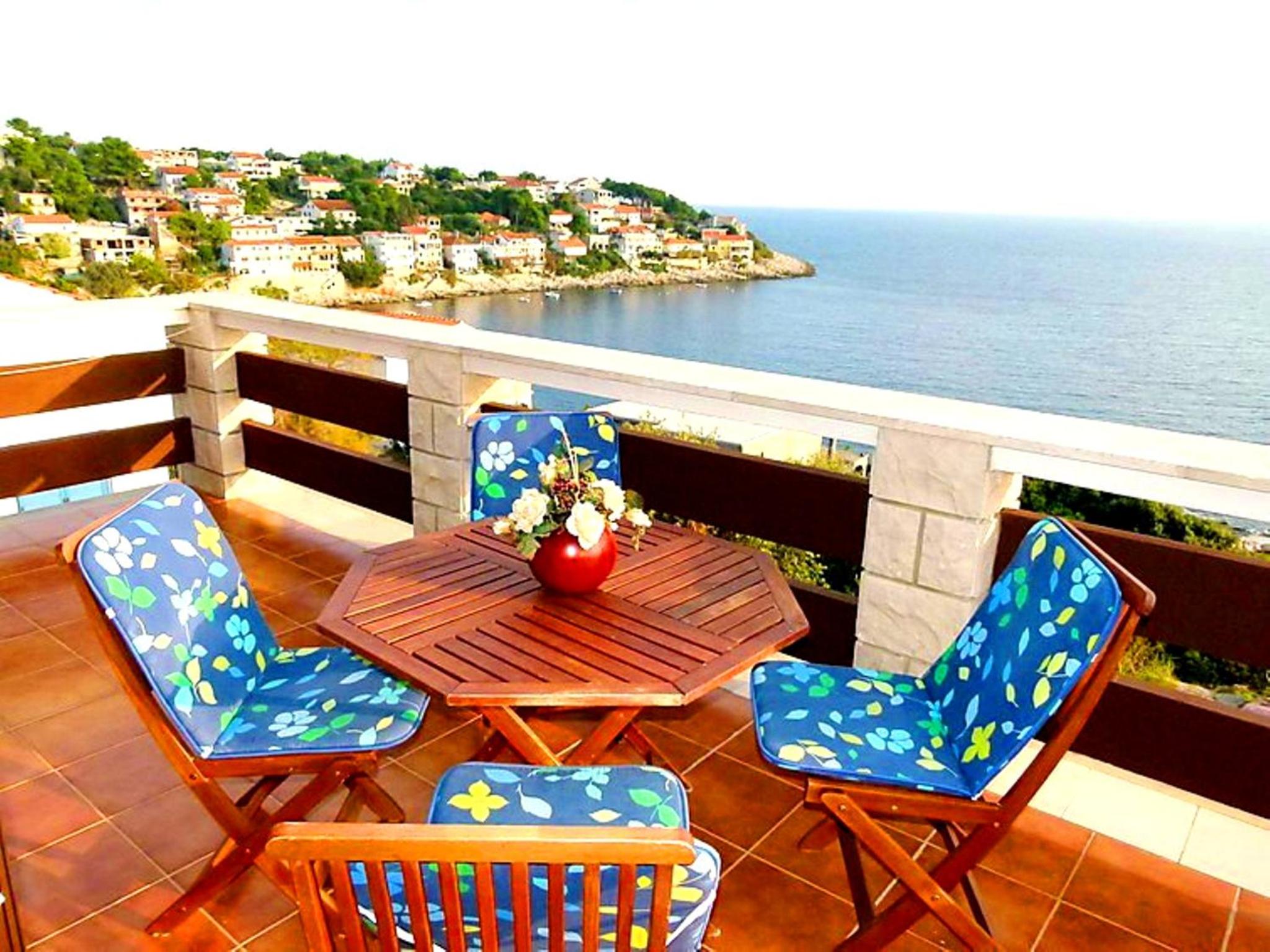 One- Bedroom Apartment with Terrace and Sea View photo 2