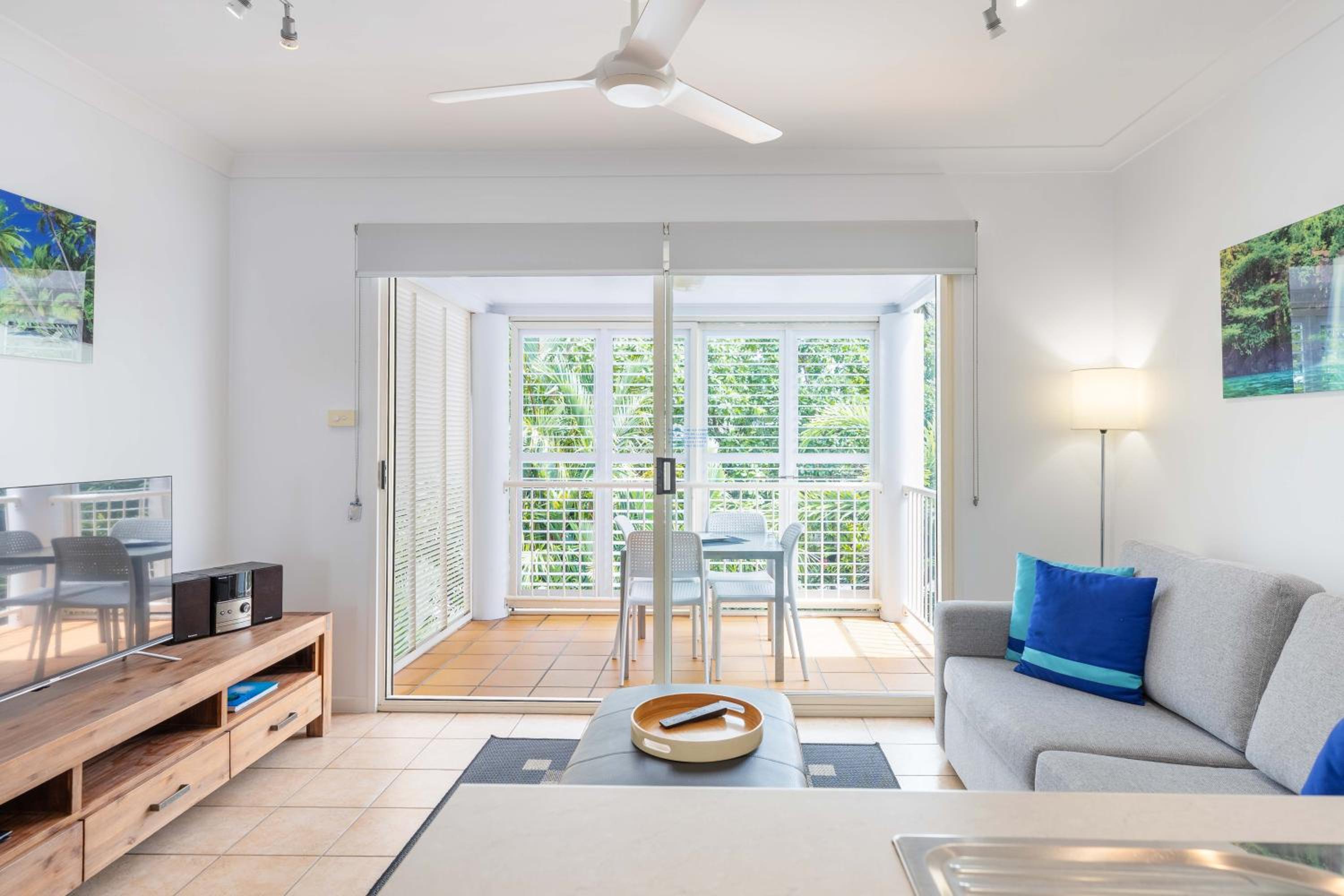 Deluxe One-Bedroom Apartment