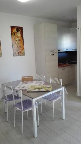 One-Bedroom Apartment with Balcony C18 photo 3