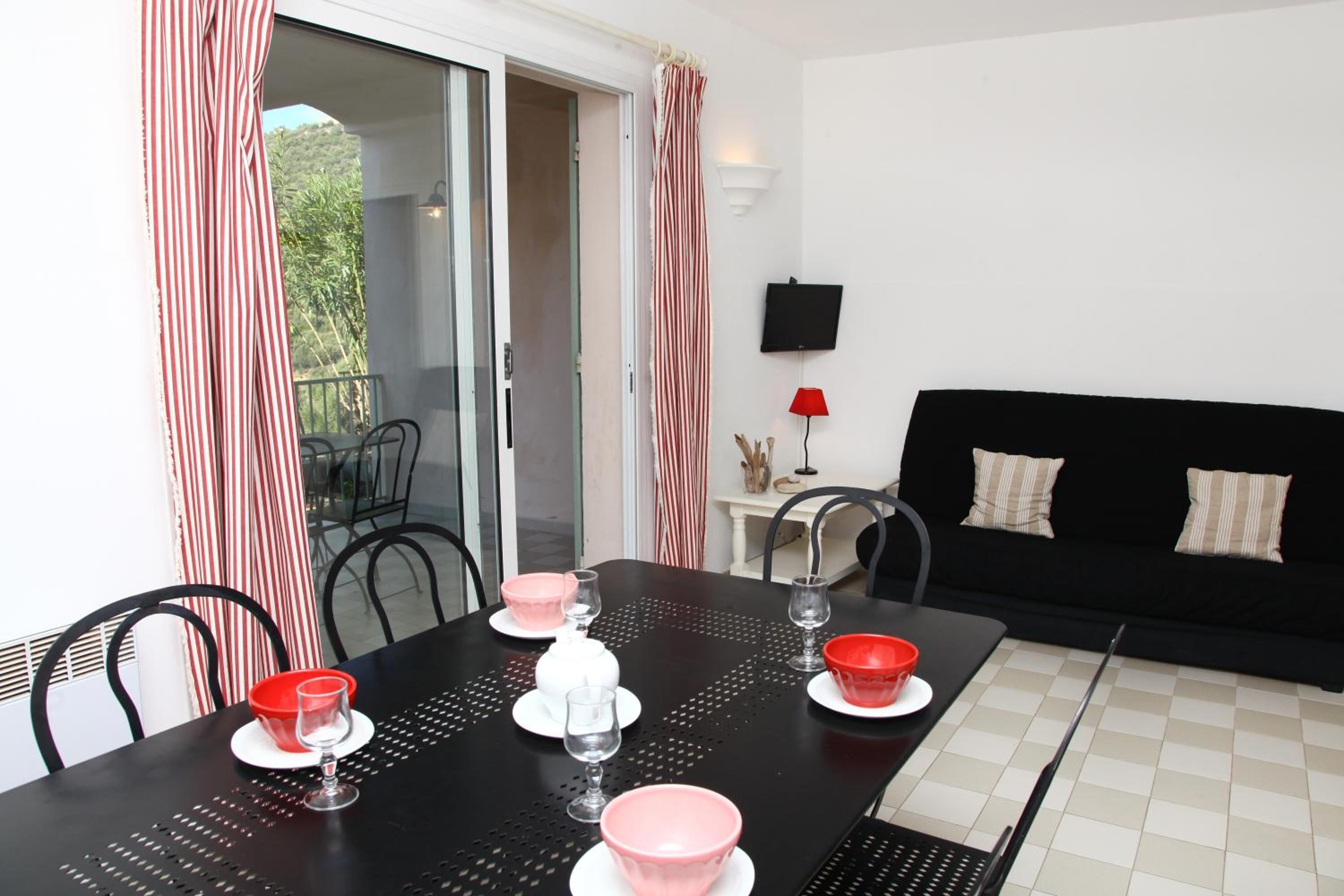 Two-Bedroom Apartment (4-6 Adults) photo 3