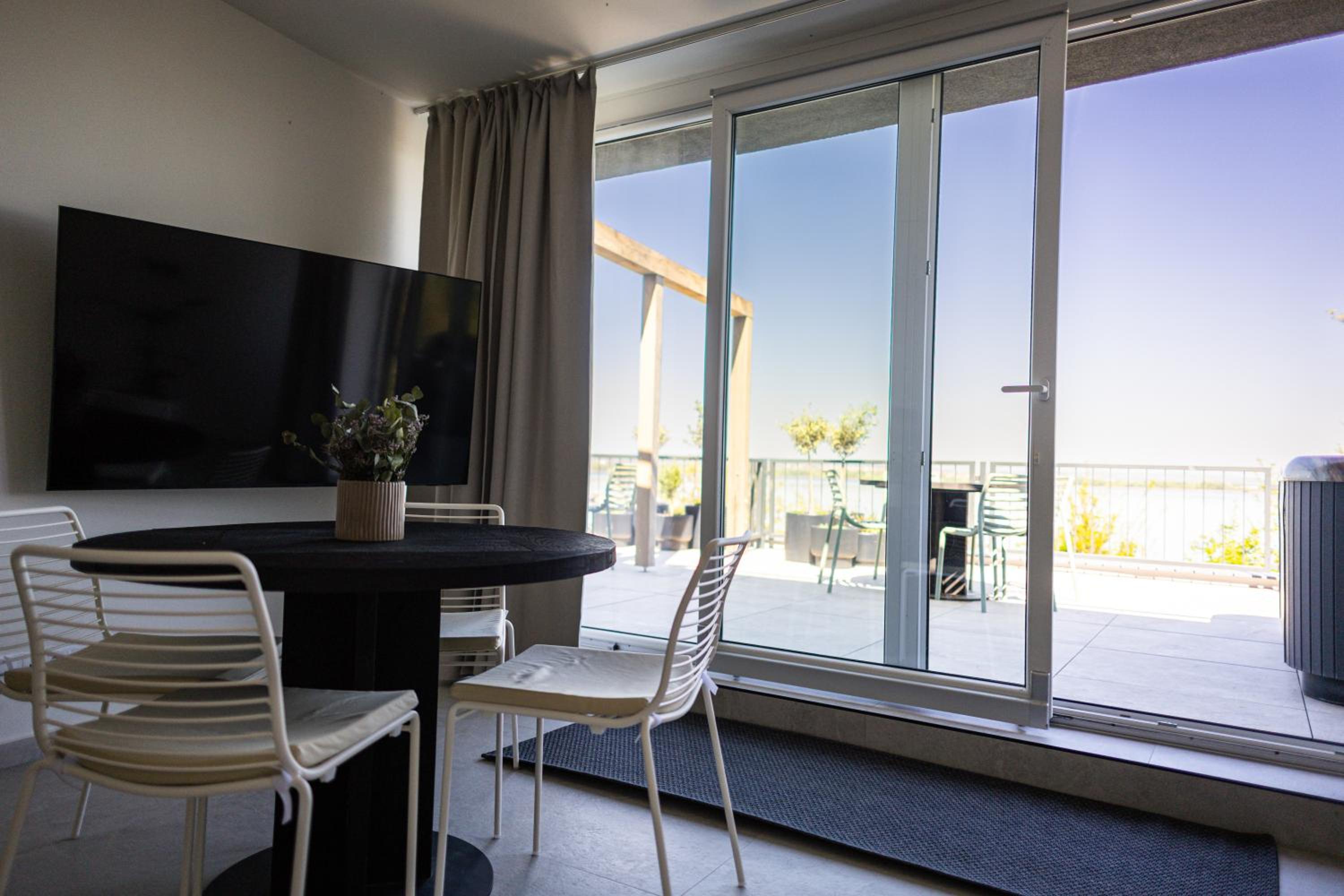 Apartment with Lake View photo 1