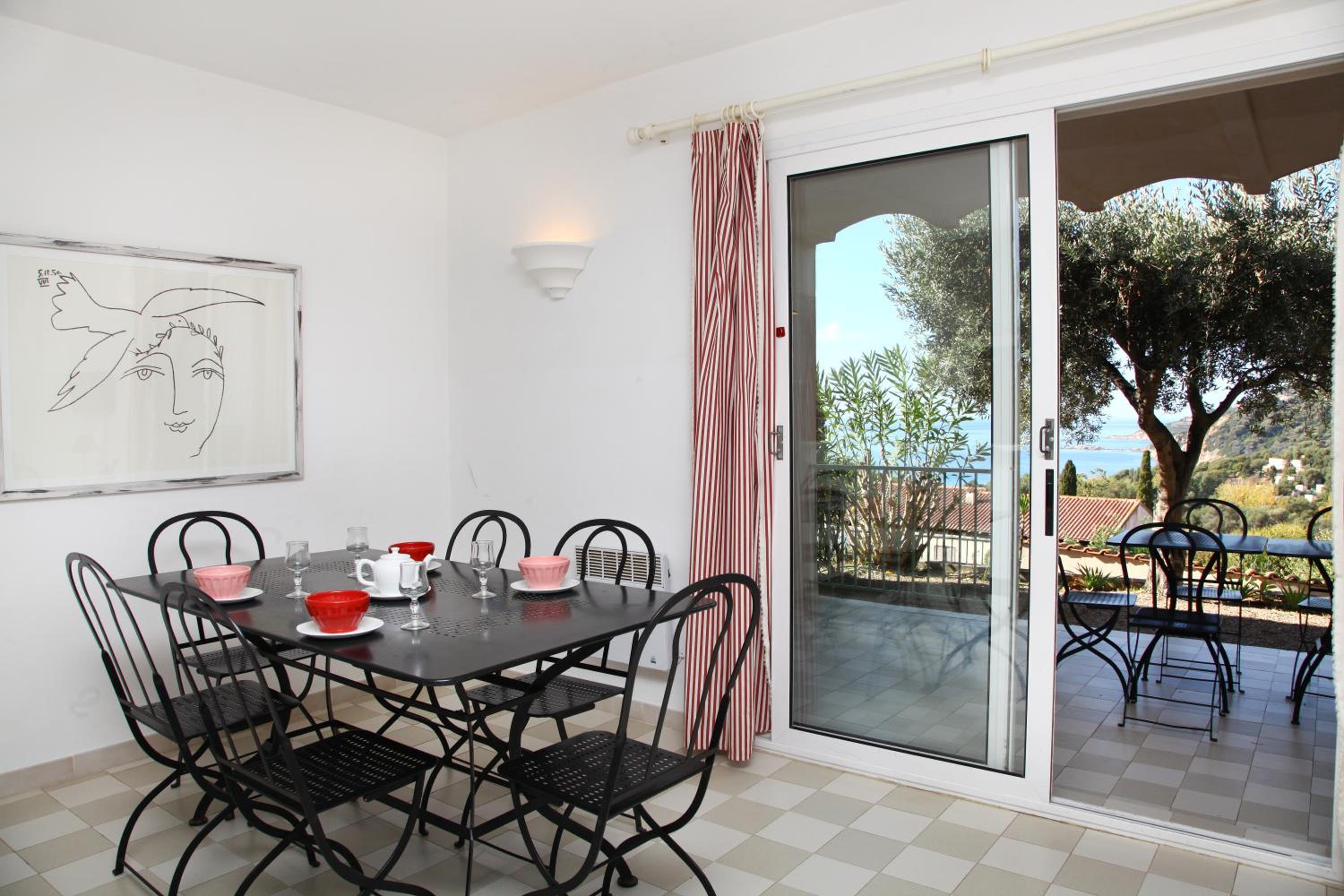 Two-Bedroom Apartment (4-6 Adults) photo 2