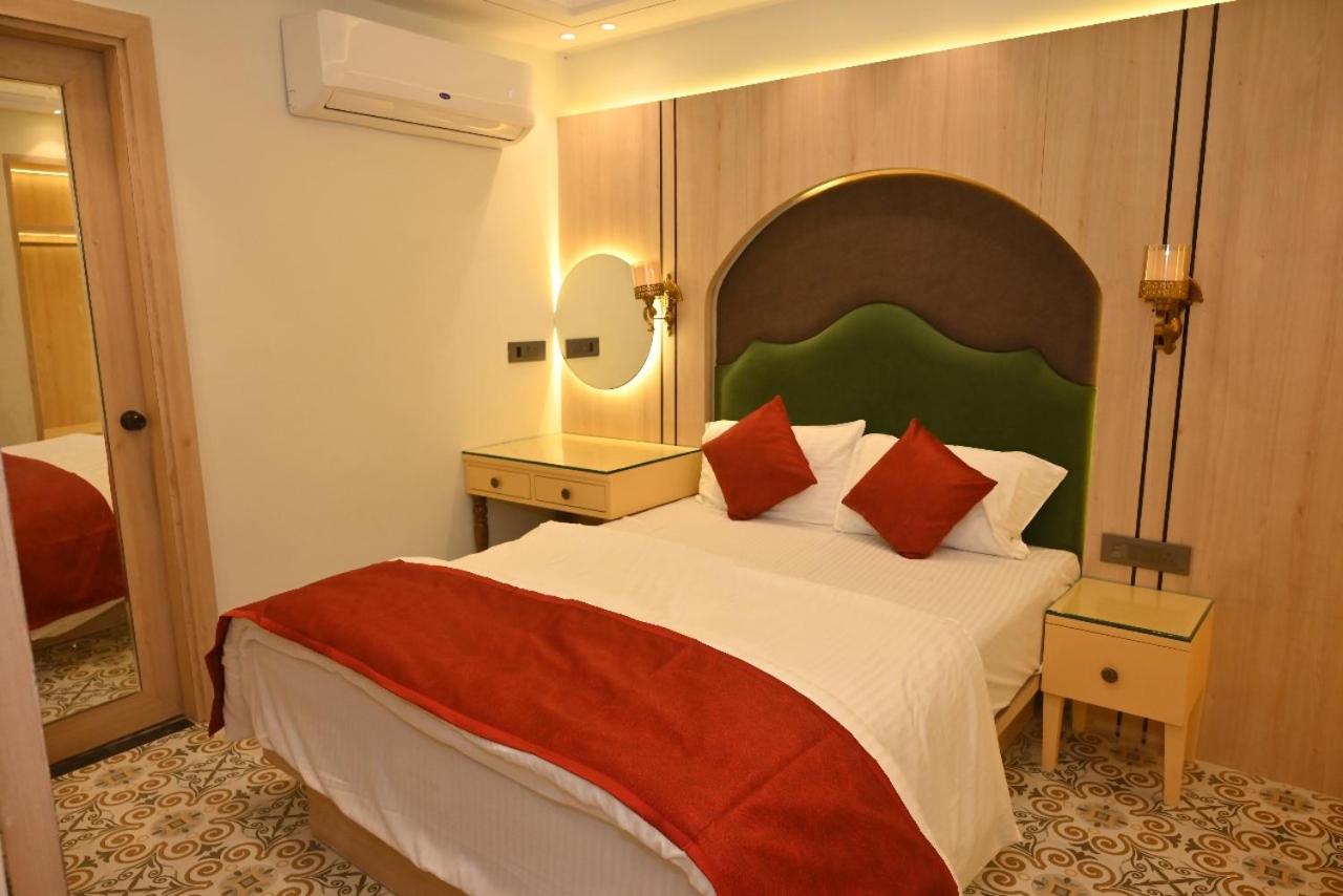 Deluxe Double Room (2 Adults + 1 Child) photo 1