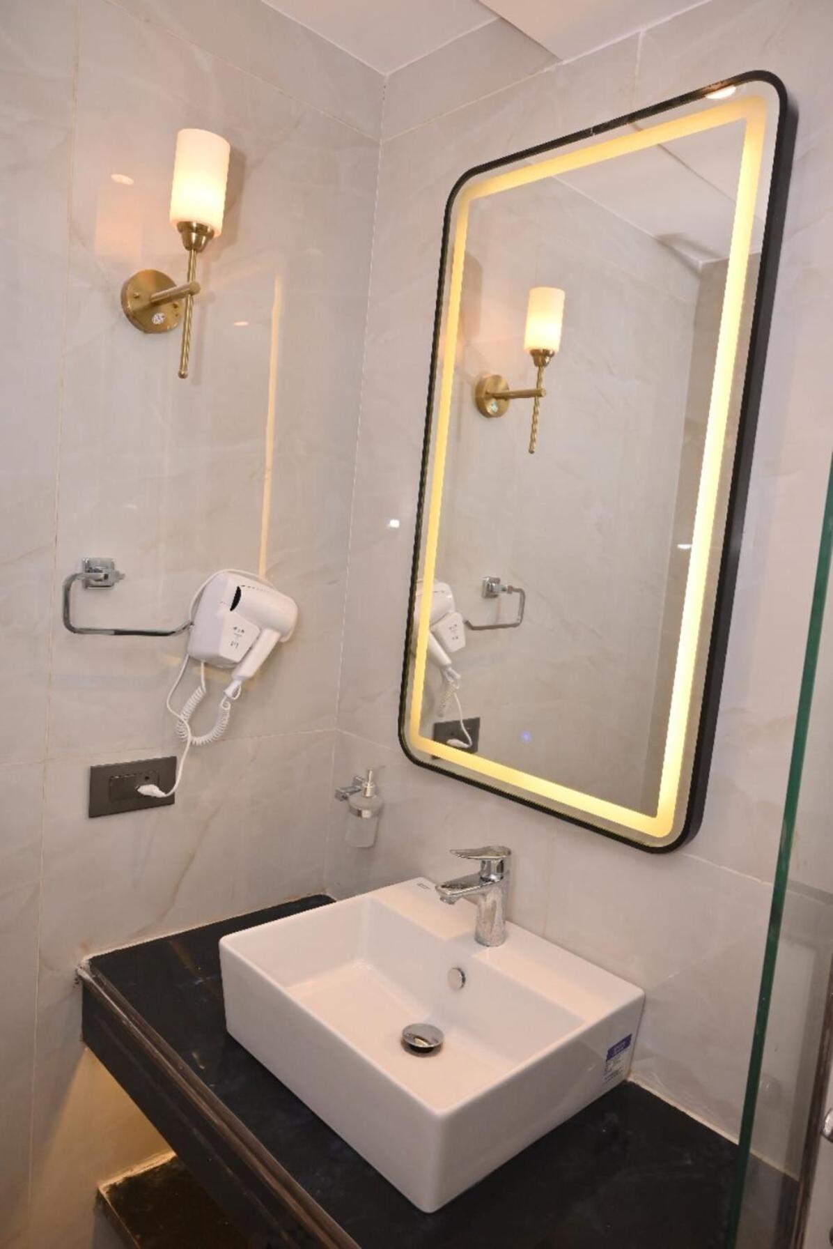 Deluxe Double Room (2 Adults + 1 Child) photo 3