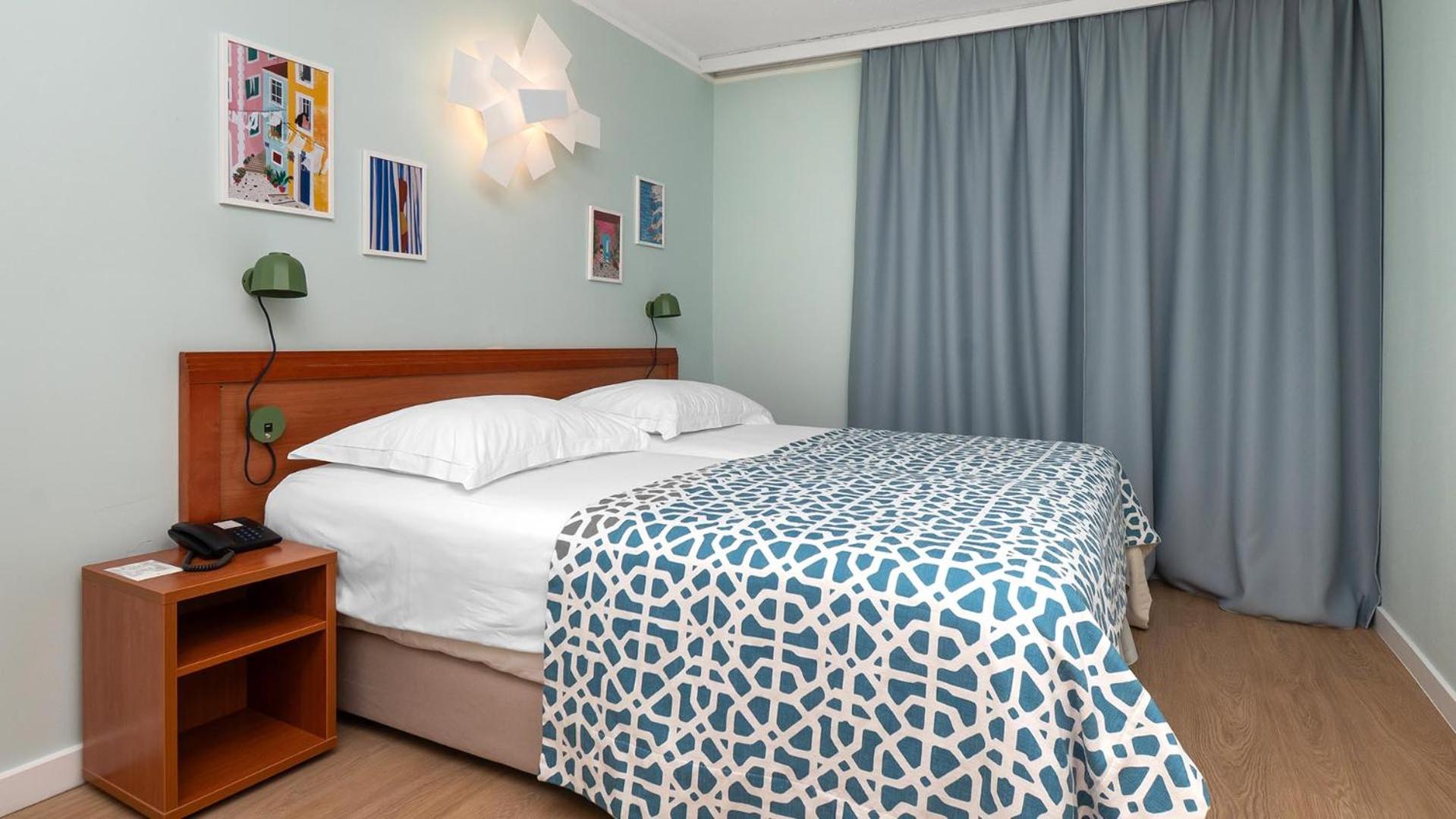 Twin Room with Balcony and Courtyard View photo 2