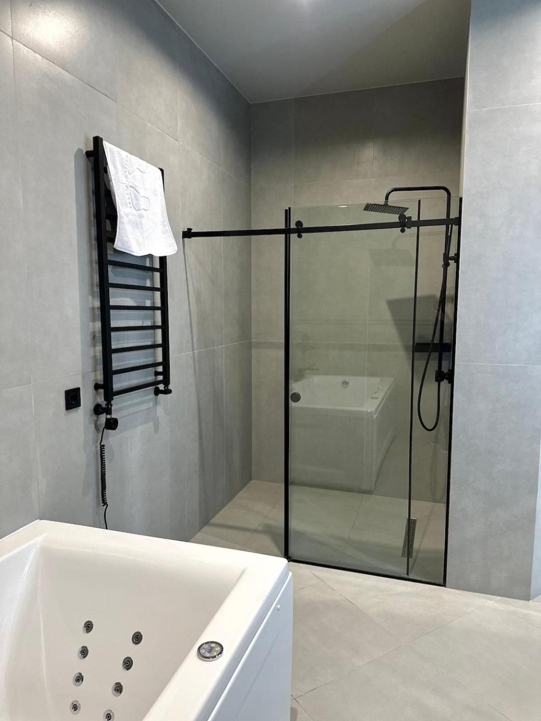 Suite with Hot Tub