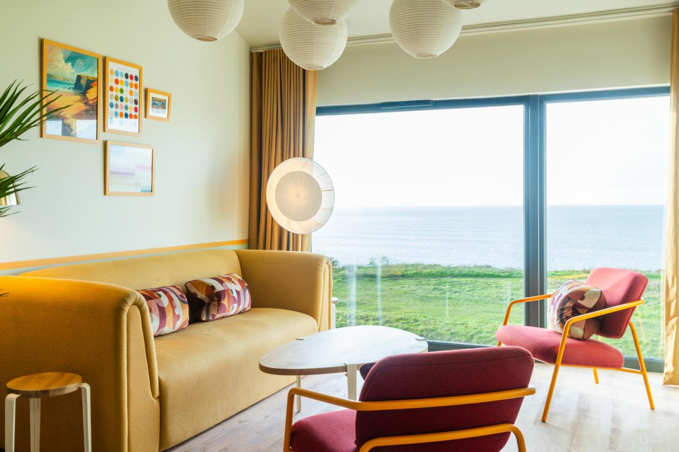 Ocean View 3 Bedroom Apartment (for 7)
