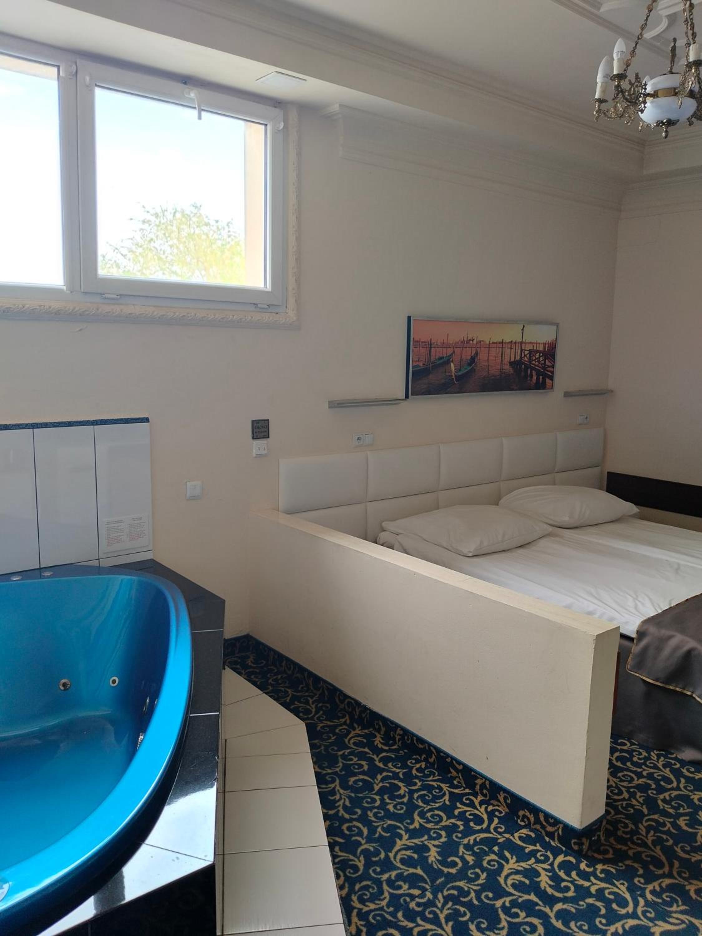 Suite with Hot Tub photo 1