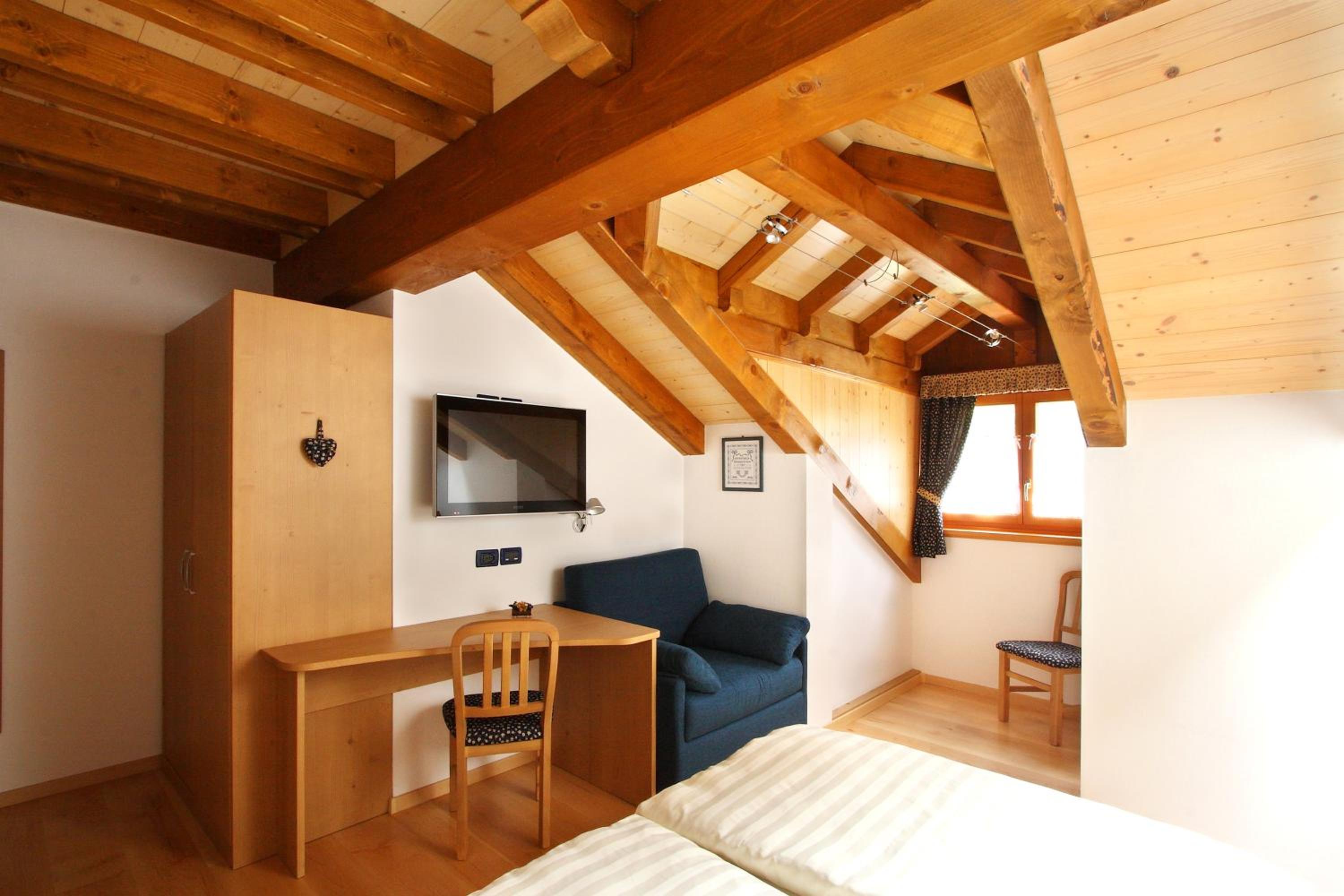 Double Room with Extra Bed photo 3
