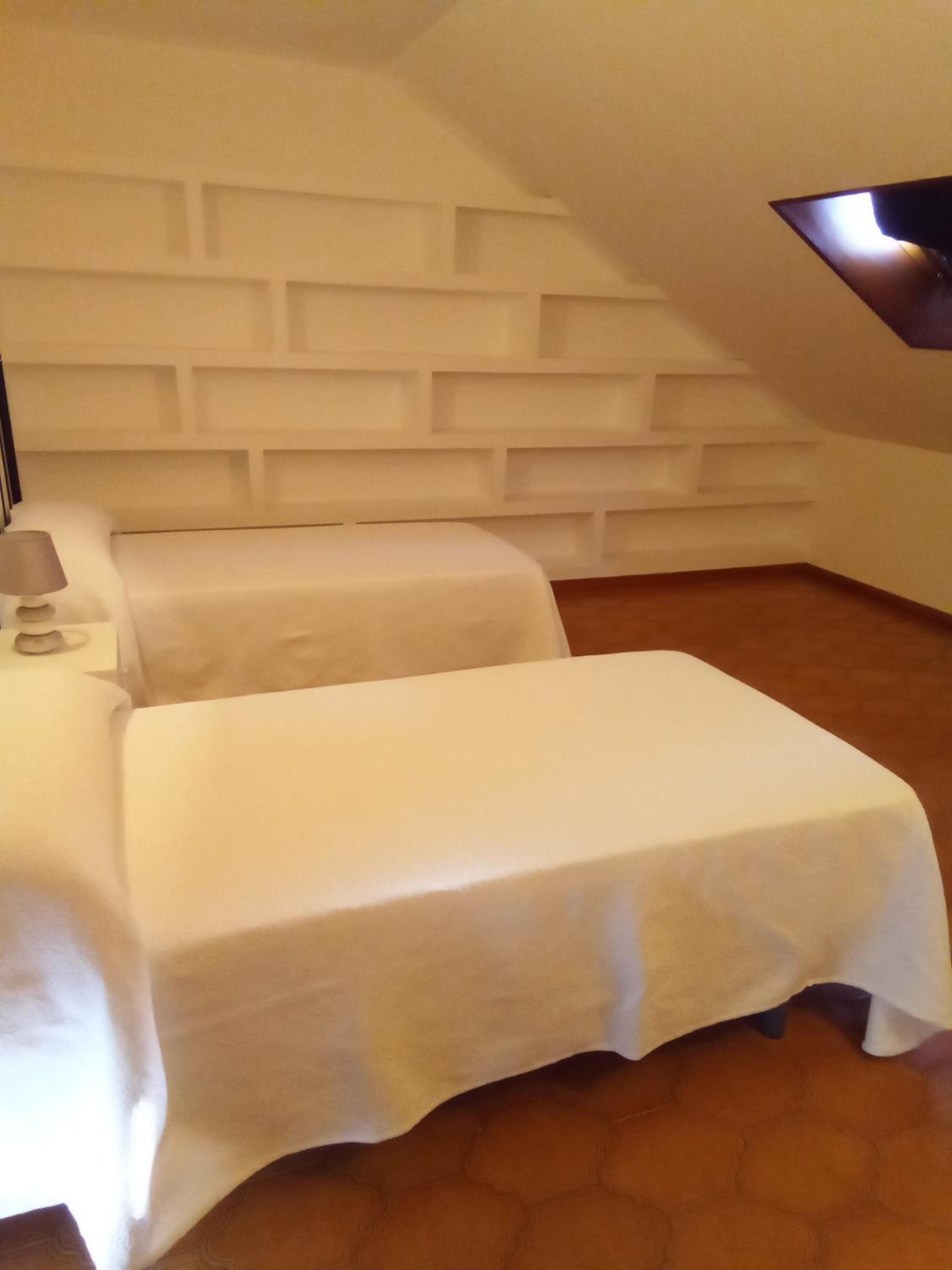 Twin Room with Private Bathroom photo 3