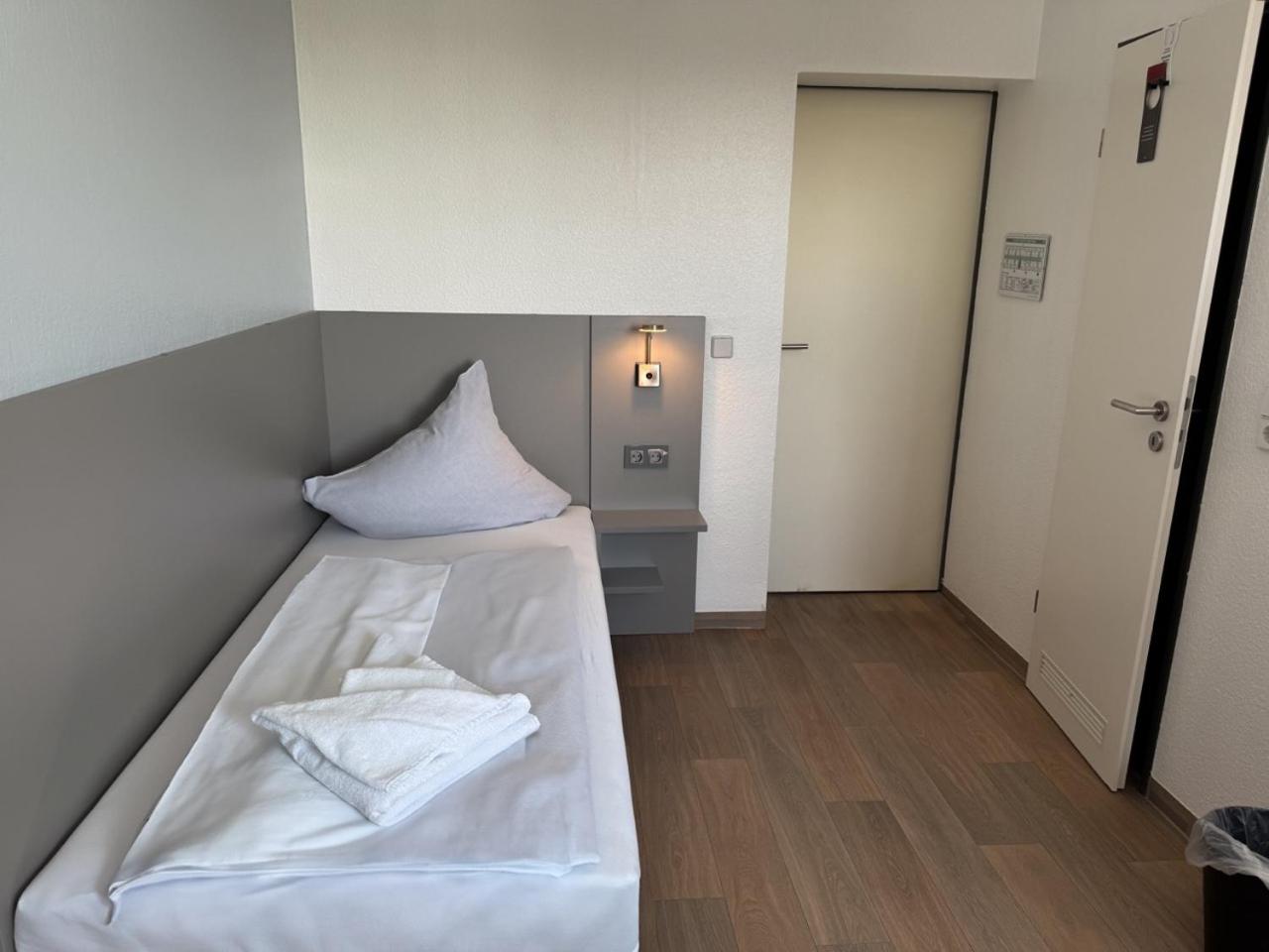 Budget Double Room photo 3