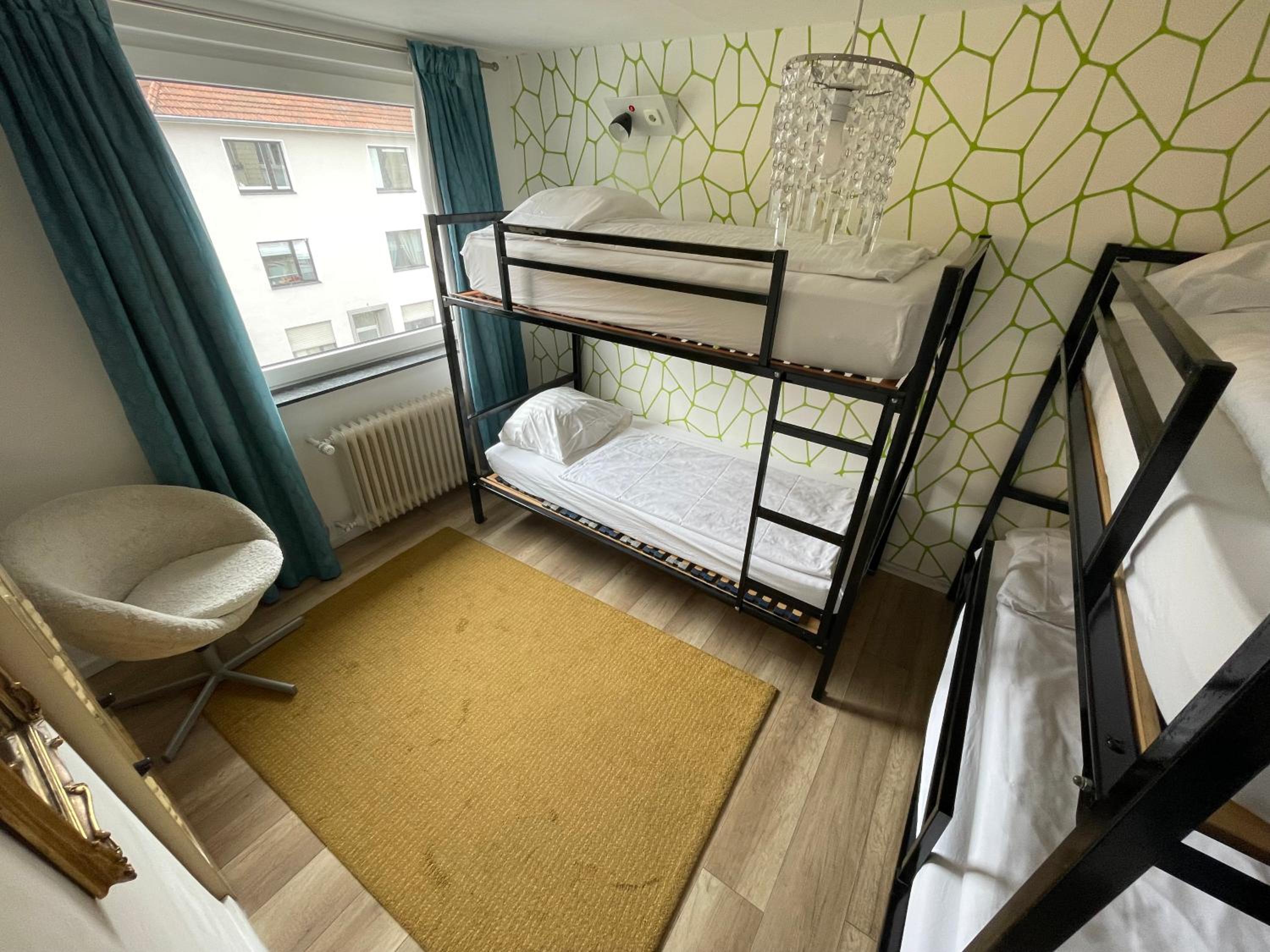 4-Bed Mixed Dormitory Room photo 2
