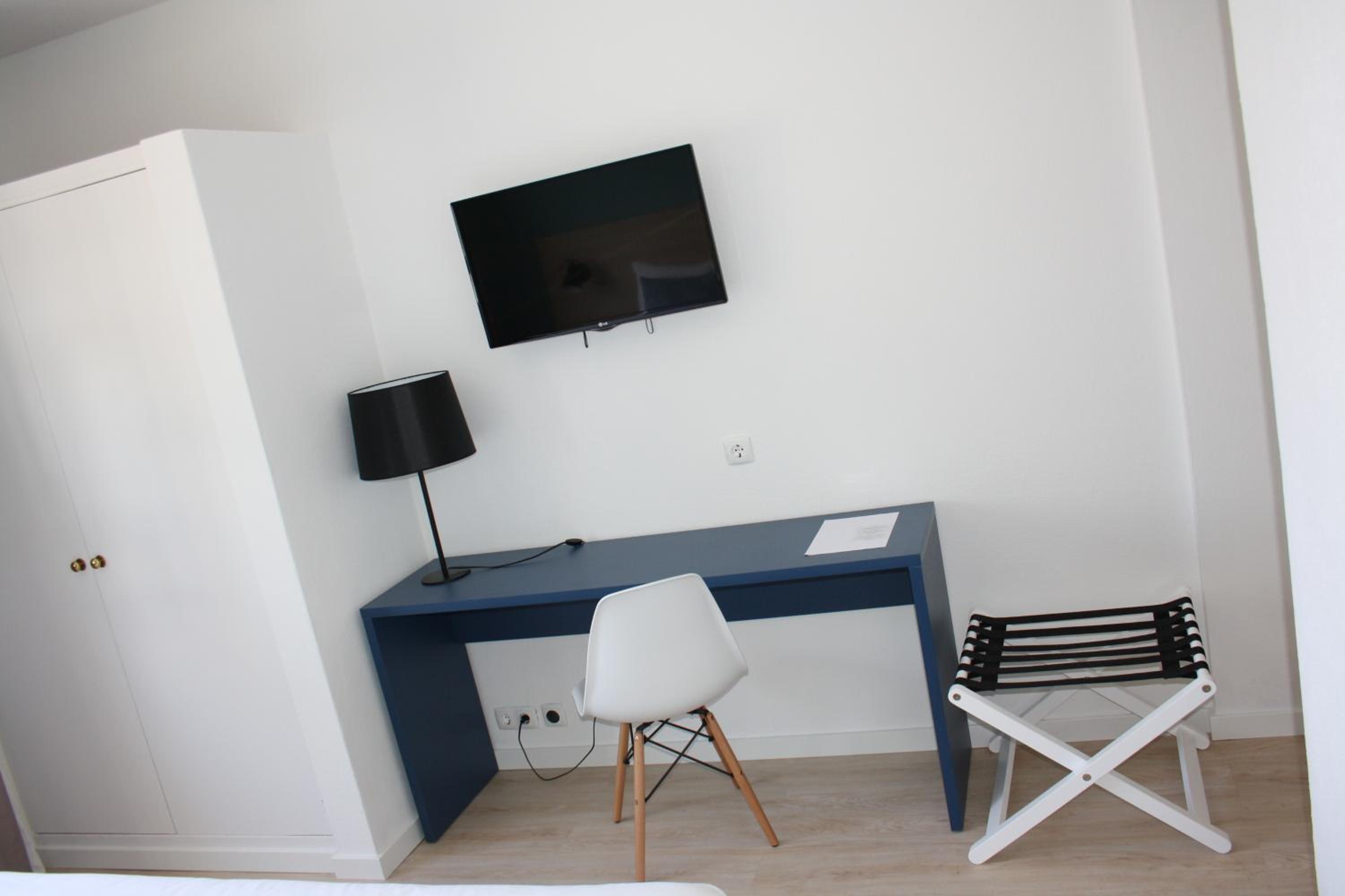 Standard Twin Room - Photo 2