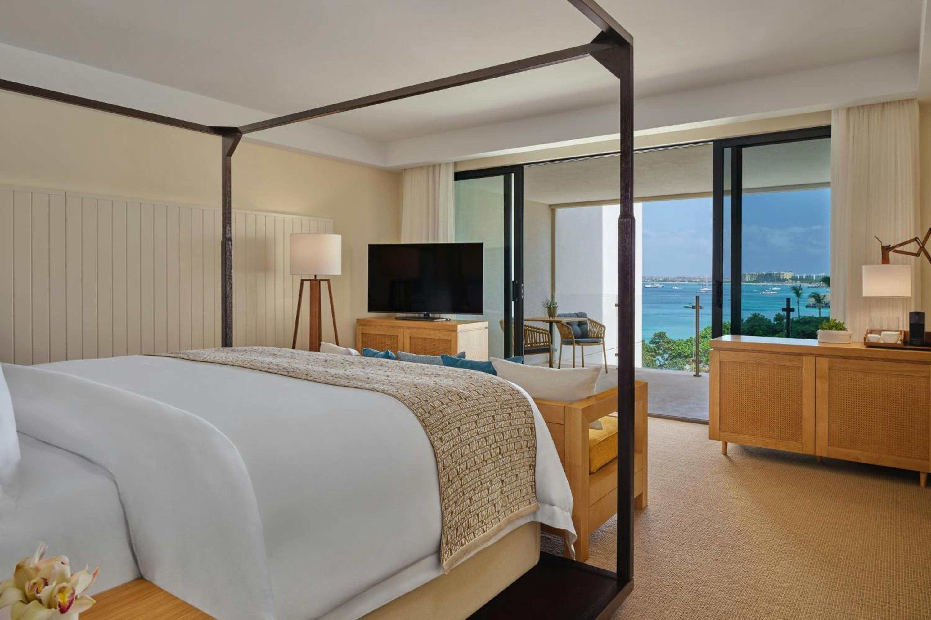 Superior King Room with Balcony and Pool View