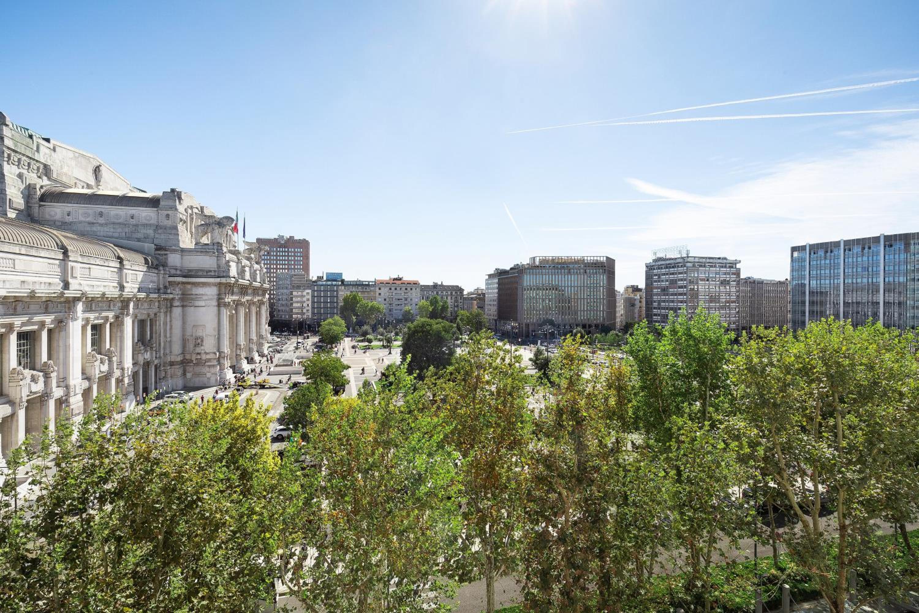 One-Bedroom Atelier King Suite with Piazza View