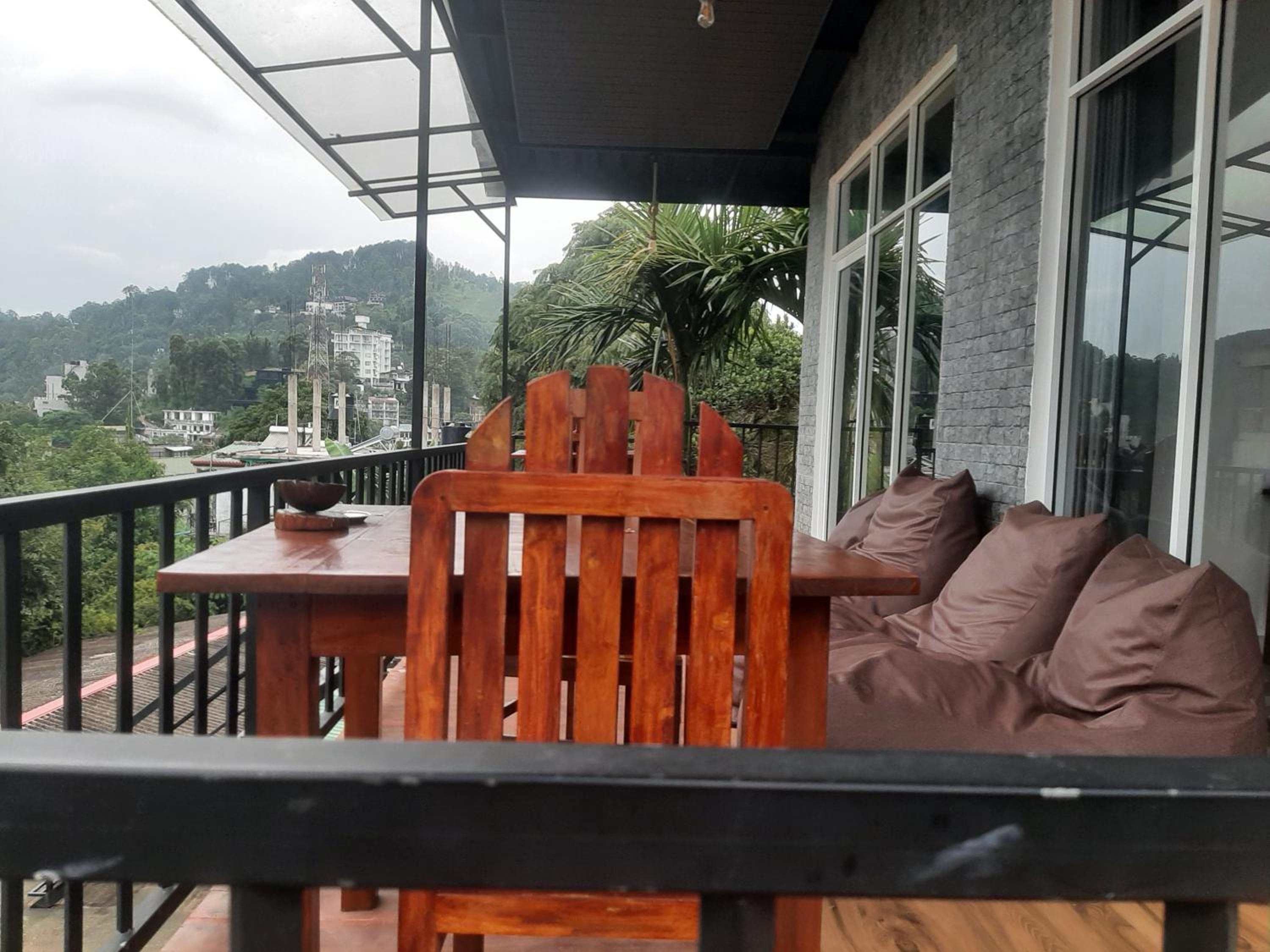 Studio with Mountain View