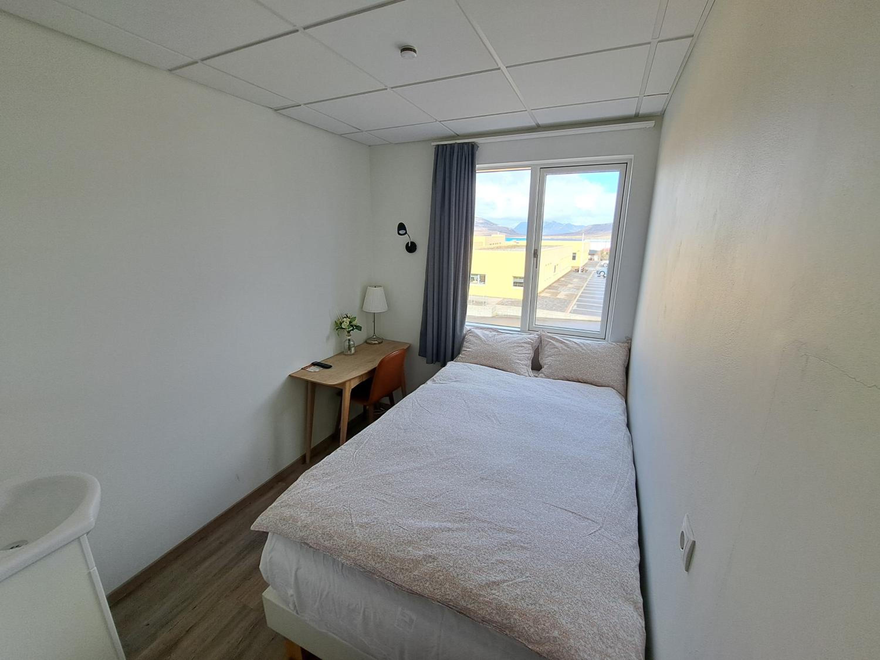 Single Room with Private Bathroom photo 2