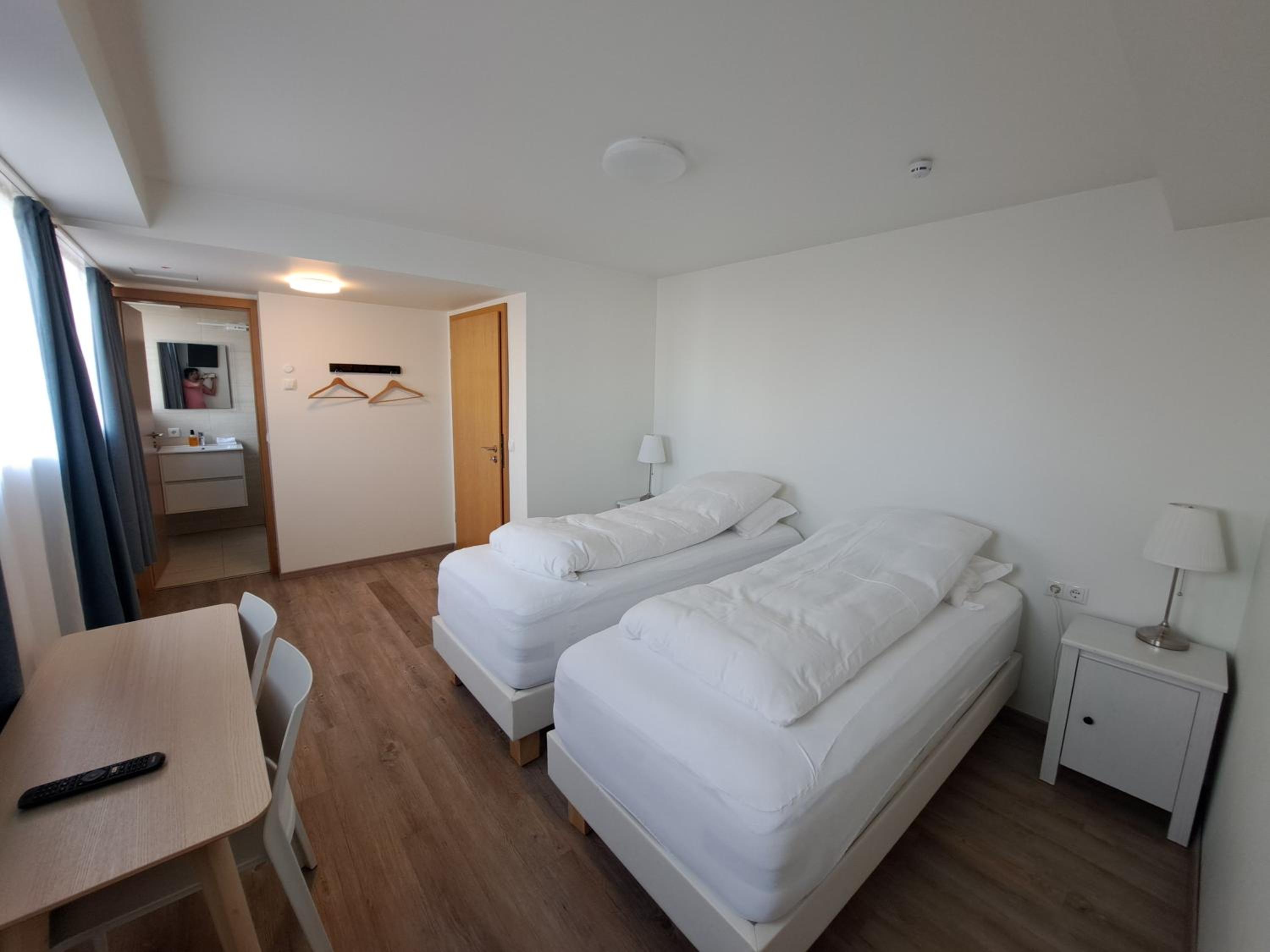 Double or Twin Room with Bathroom - Photo 2