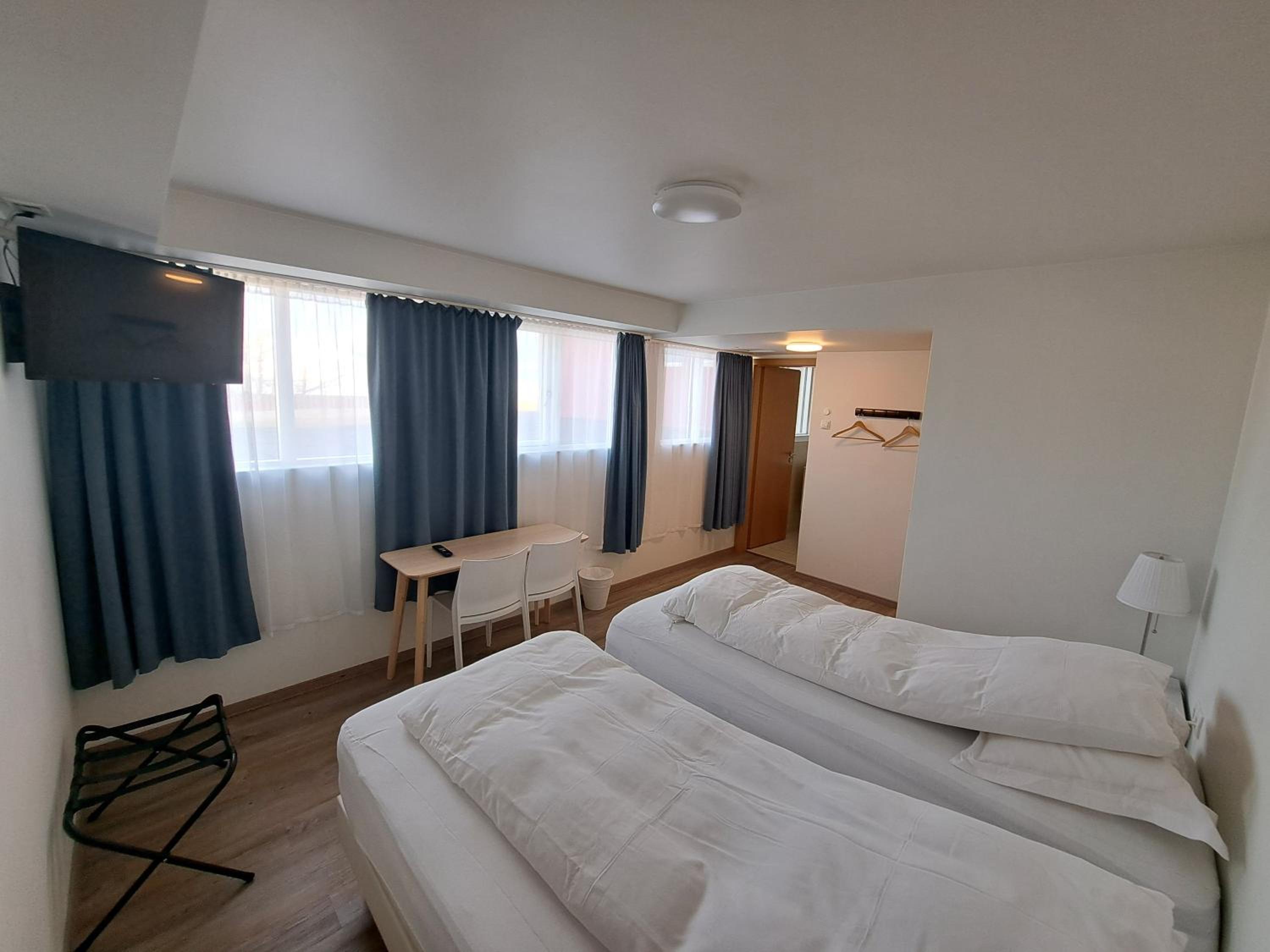 Double or Twin Room with Bathroom - Photo 1