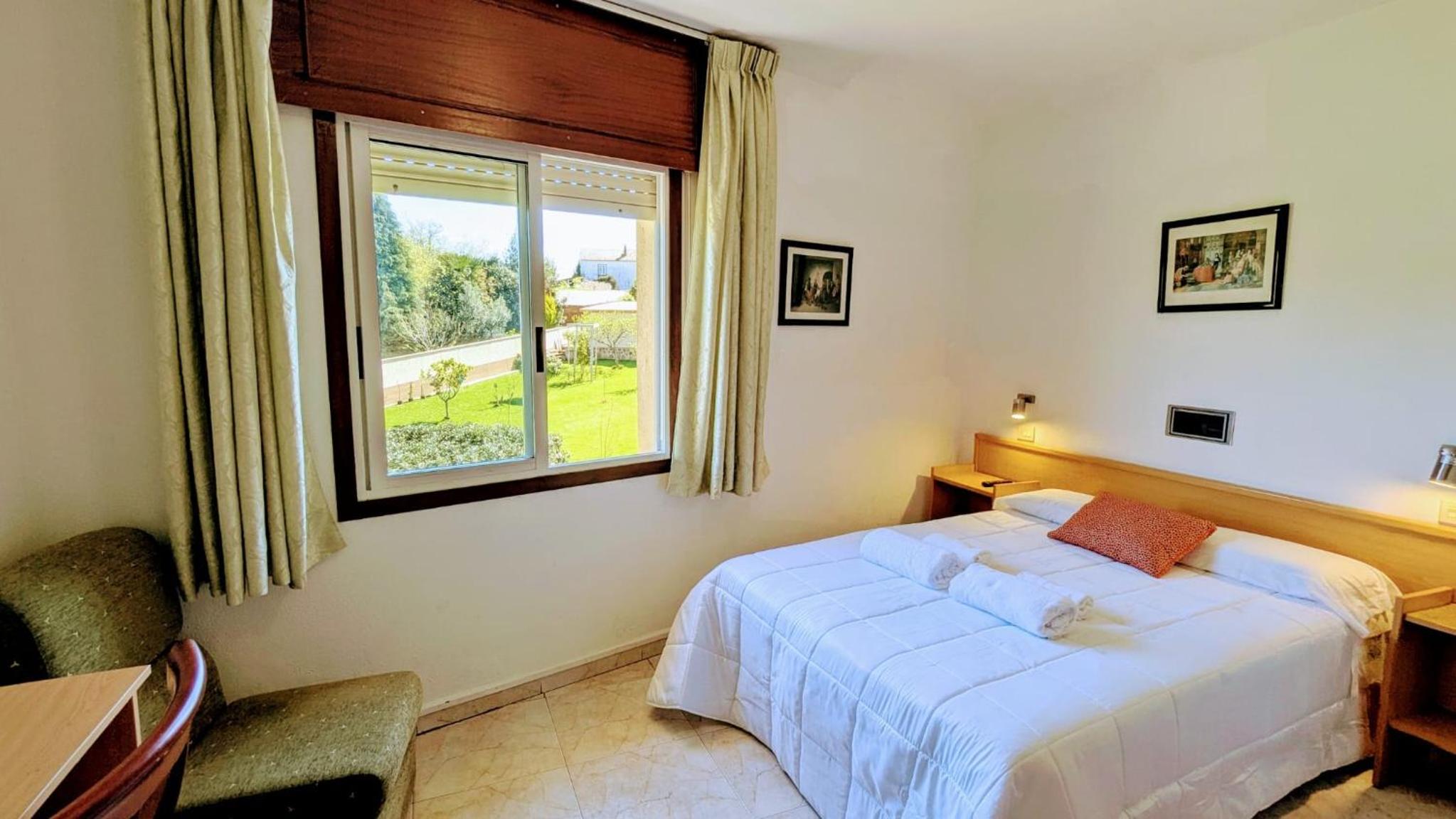 Standard Queen Room