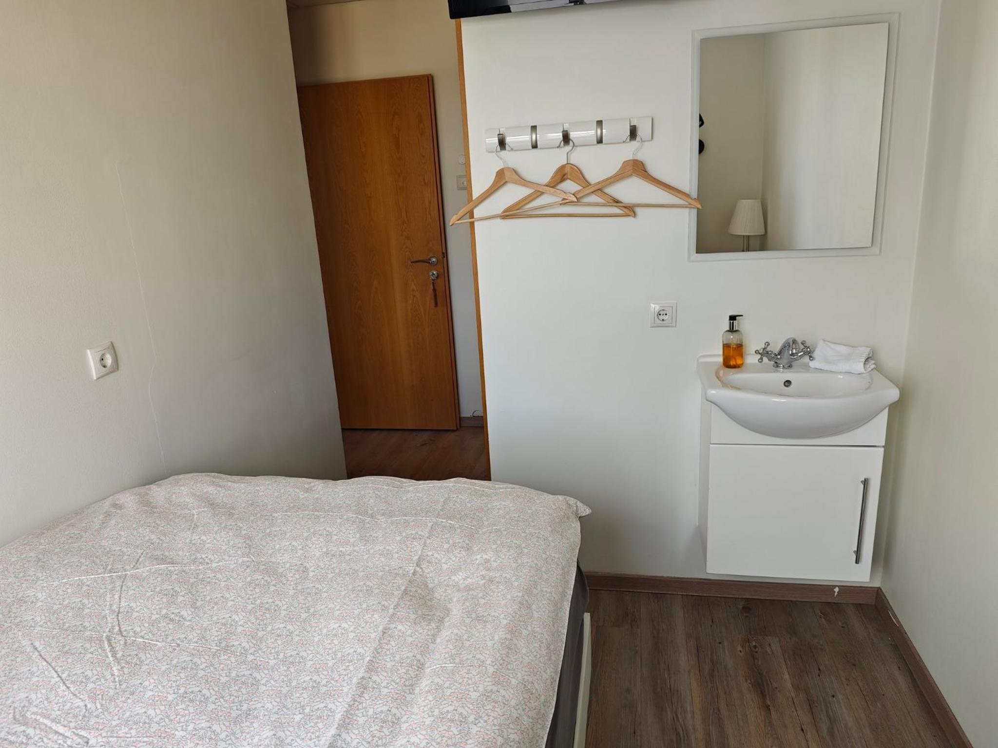 Single Room with Private Bathroom photo 1