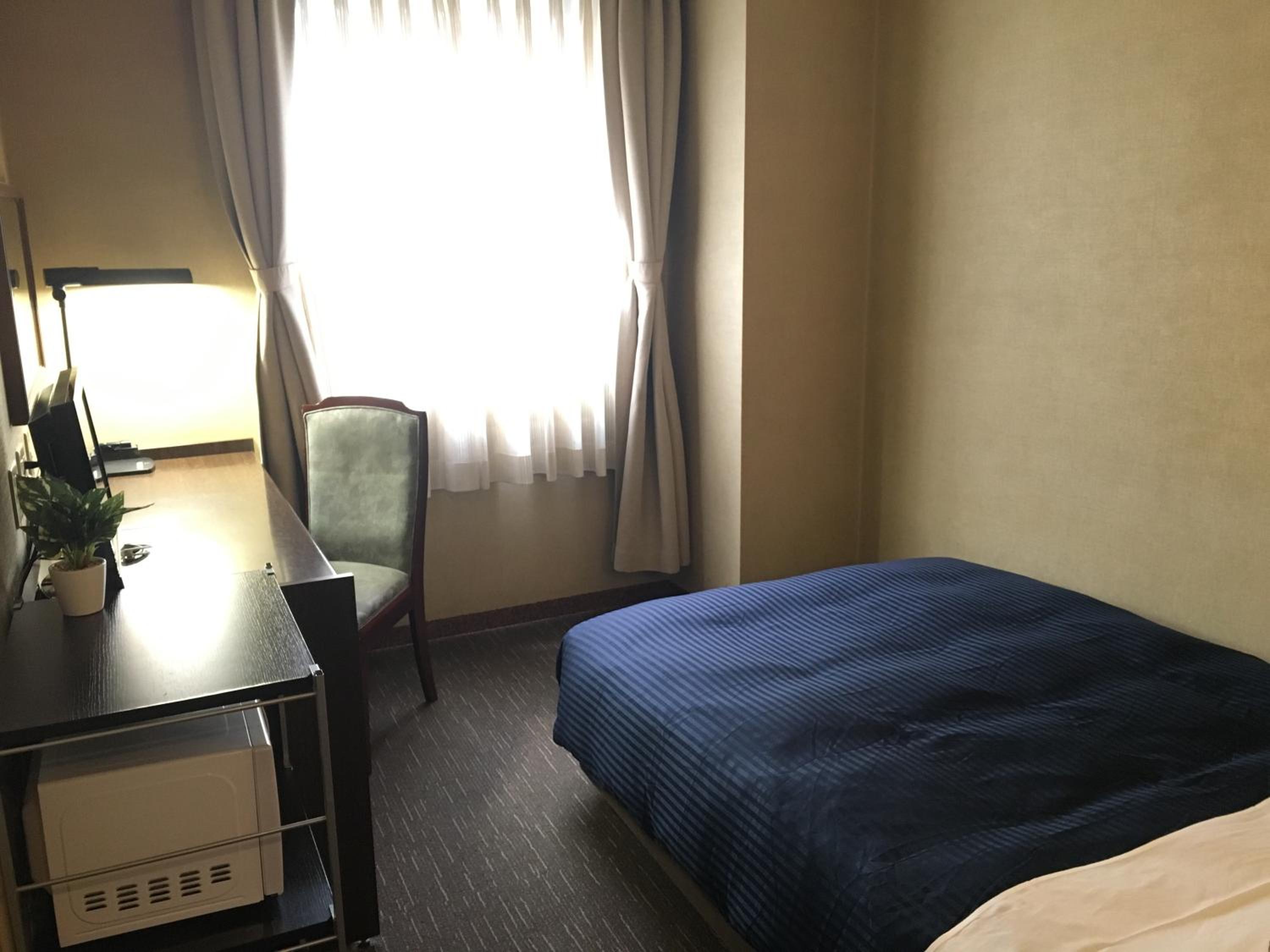 Double Room with Small Double Bed - Smoking- Small Dog Friendly