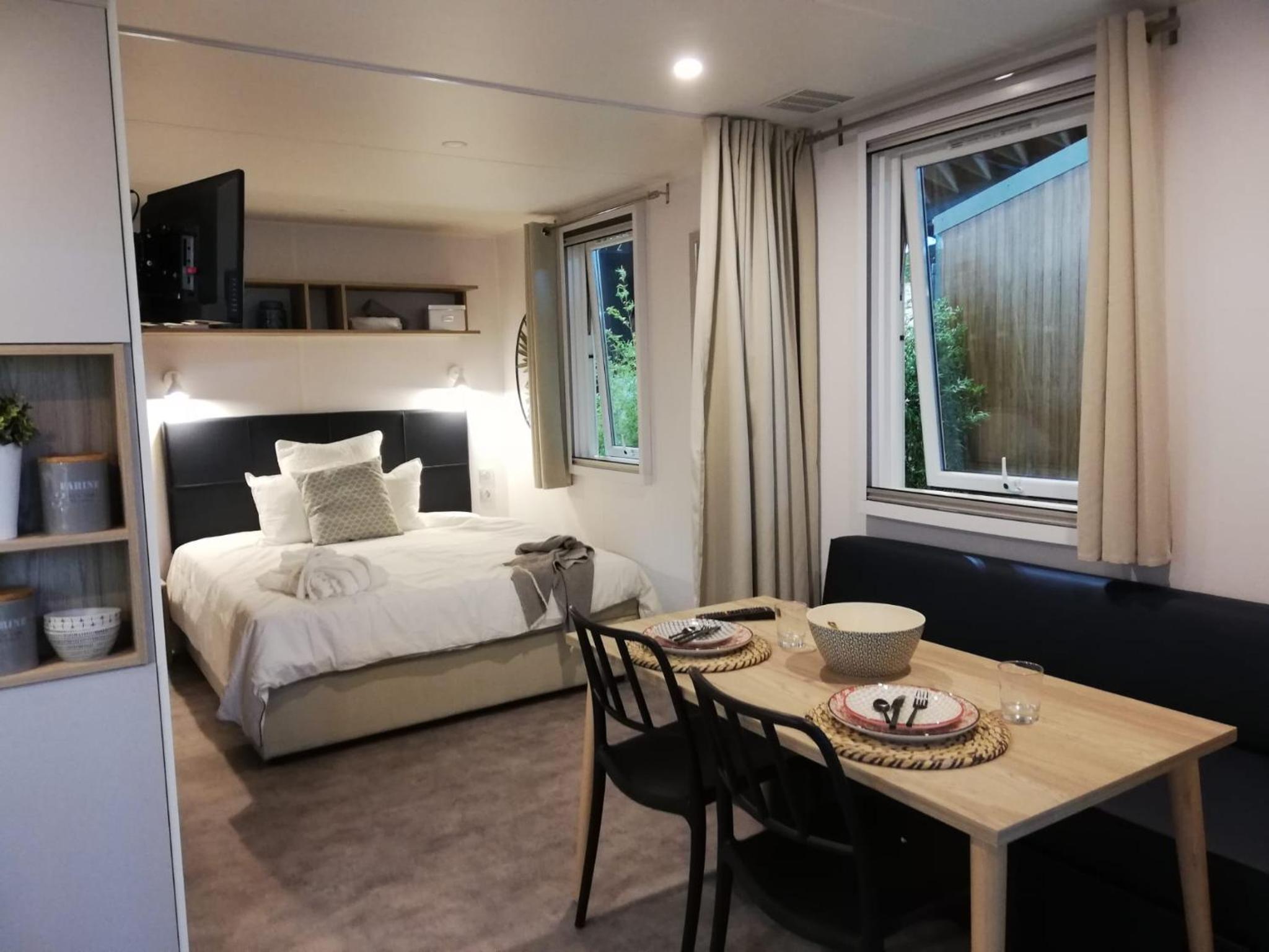 Mobile Home photo 2