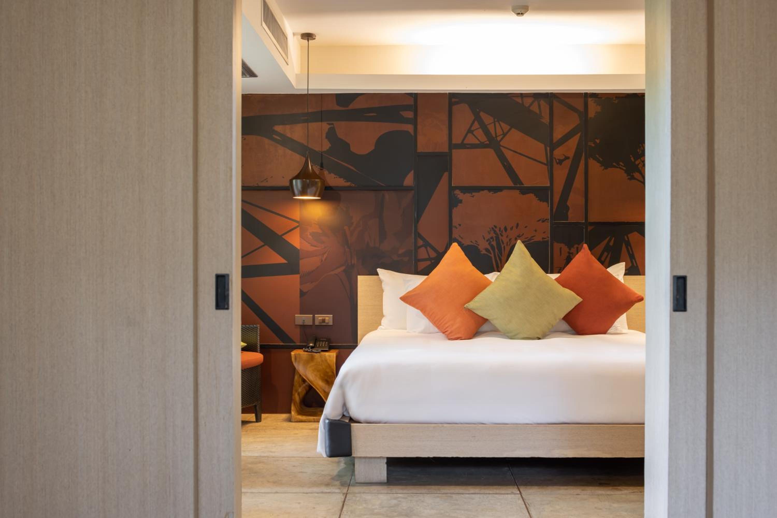 Riverside Suite with Bathtub ( 24 hours Use of Room ) - Photo 7