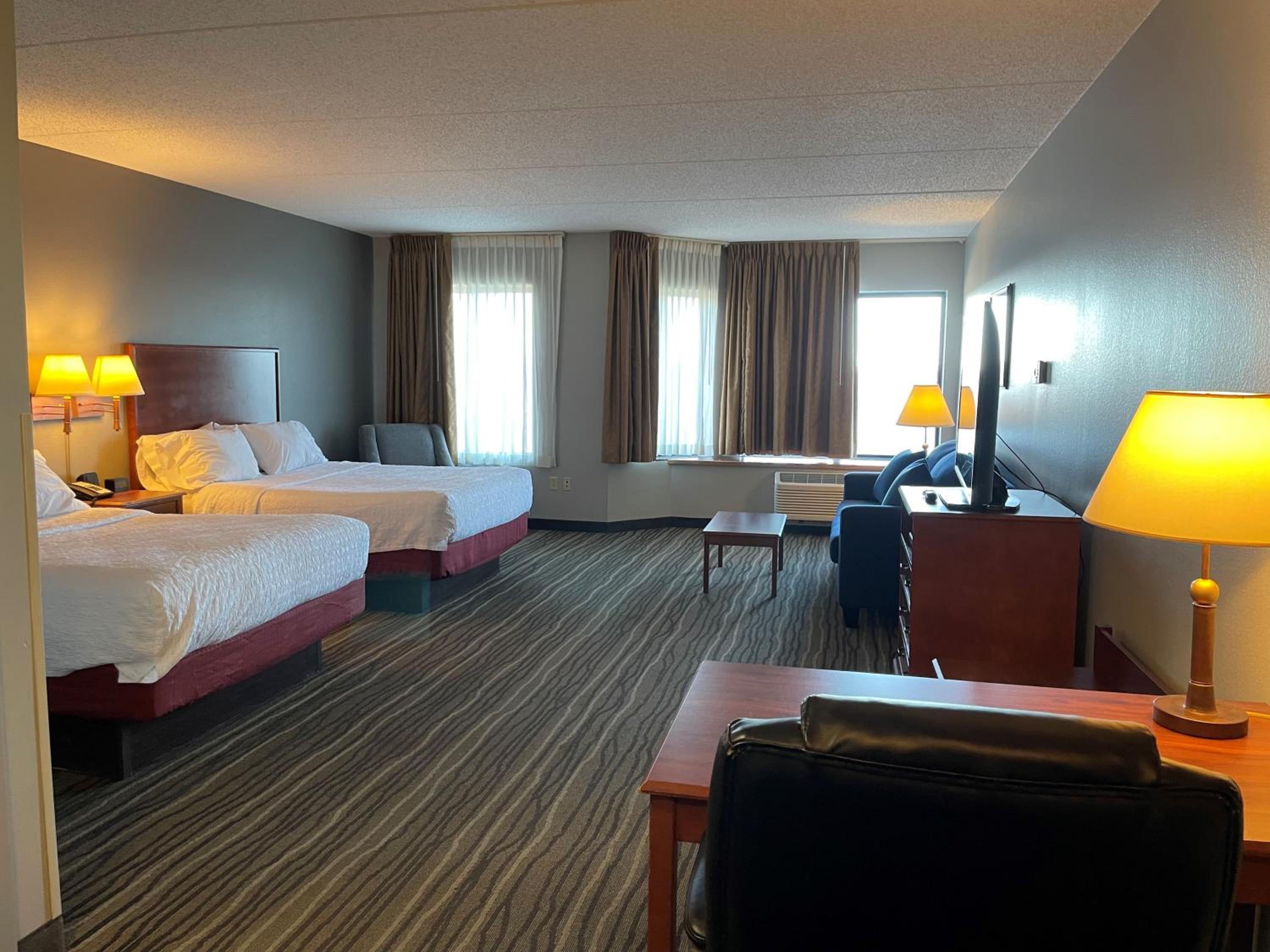 Queen Studio Suite with Two Queen Beds and Lake View - Non-Smoking photo 1