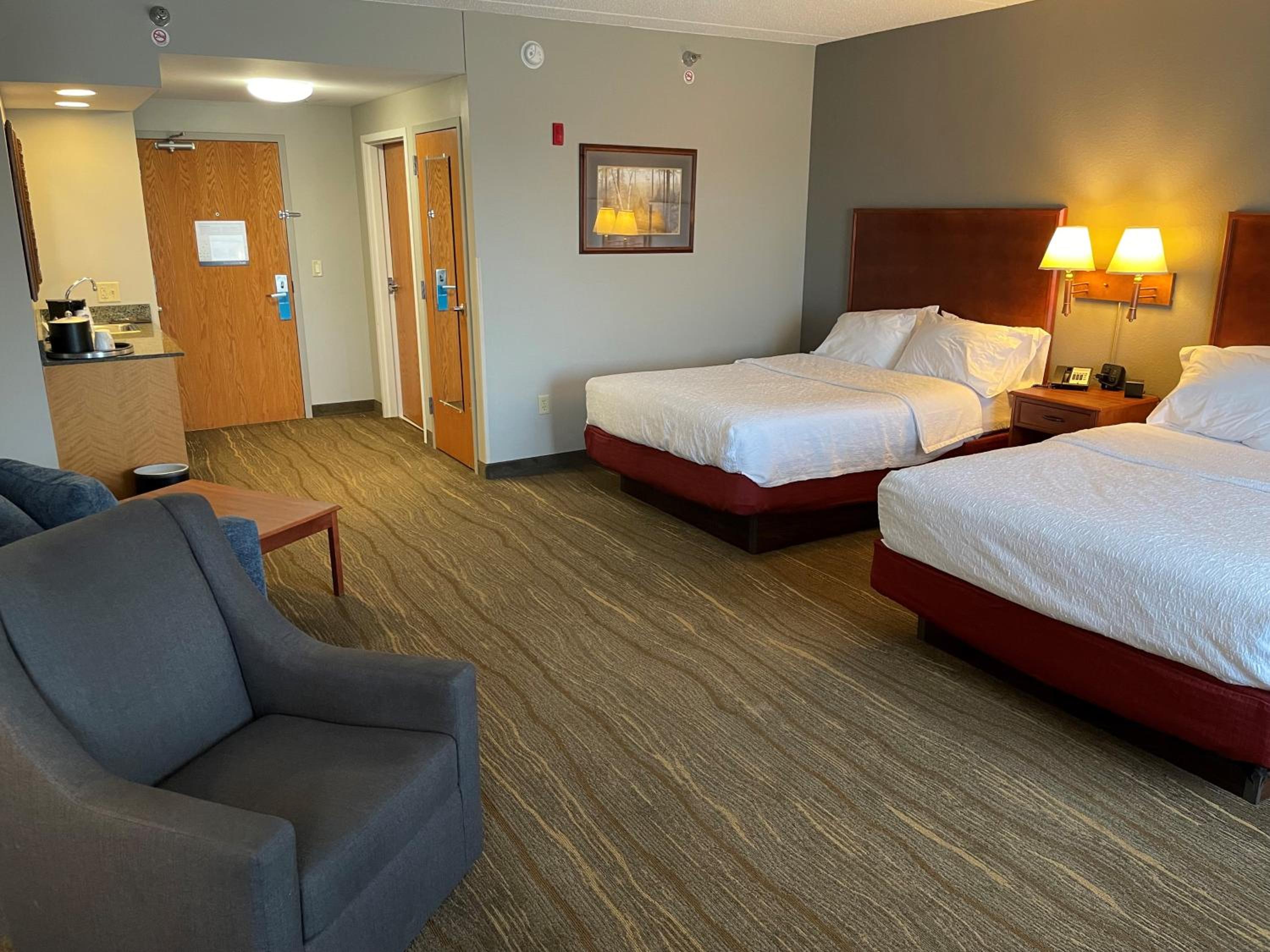 Studio Suite with Two Queen Beds - Non-Smoking photo 2