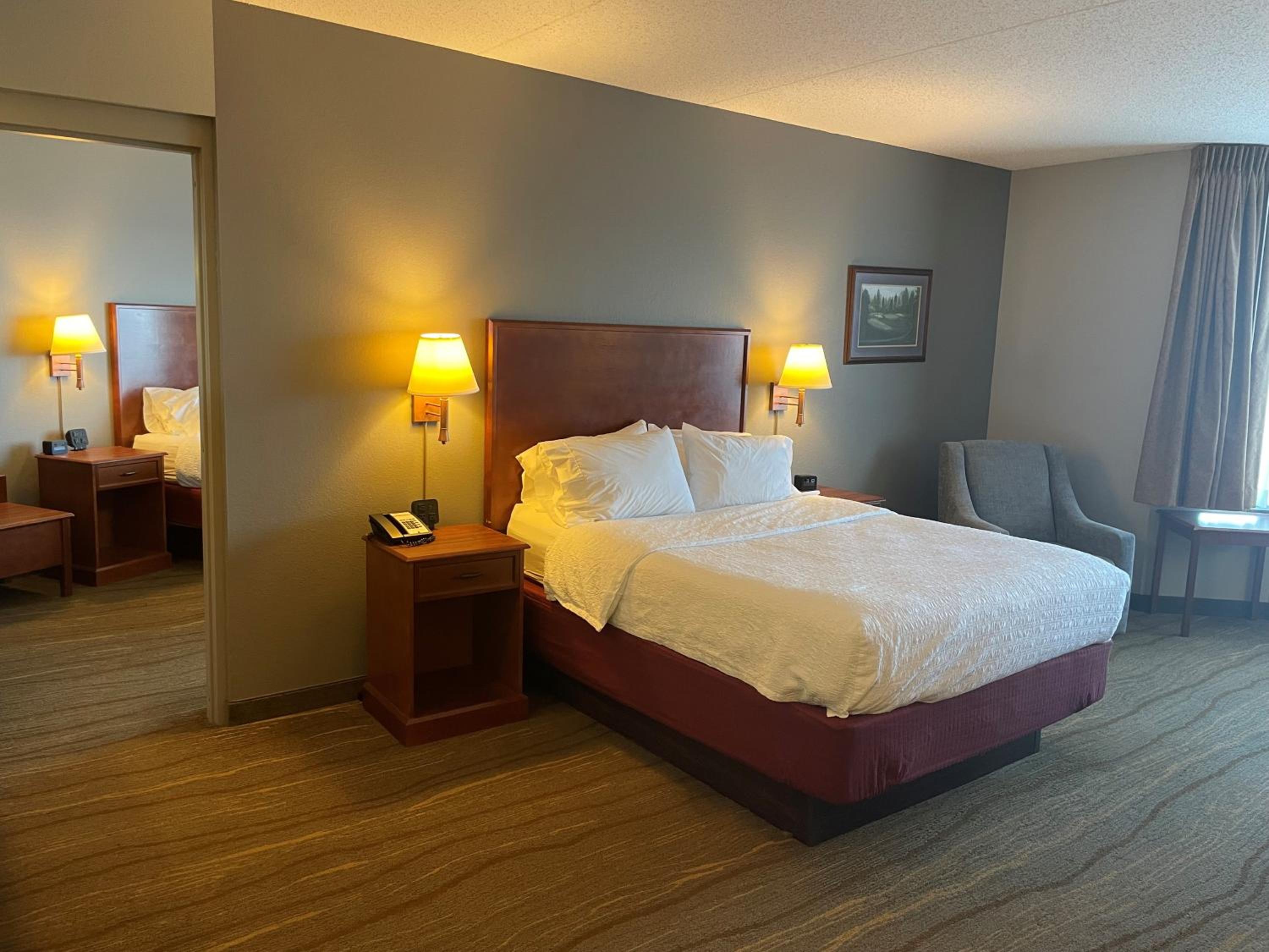 Suite with Two Queen Beds and Lake View - Non-Smoking photo 1