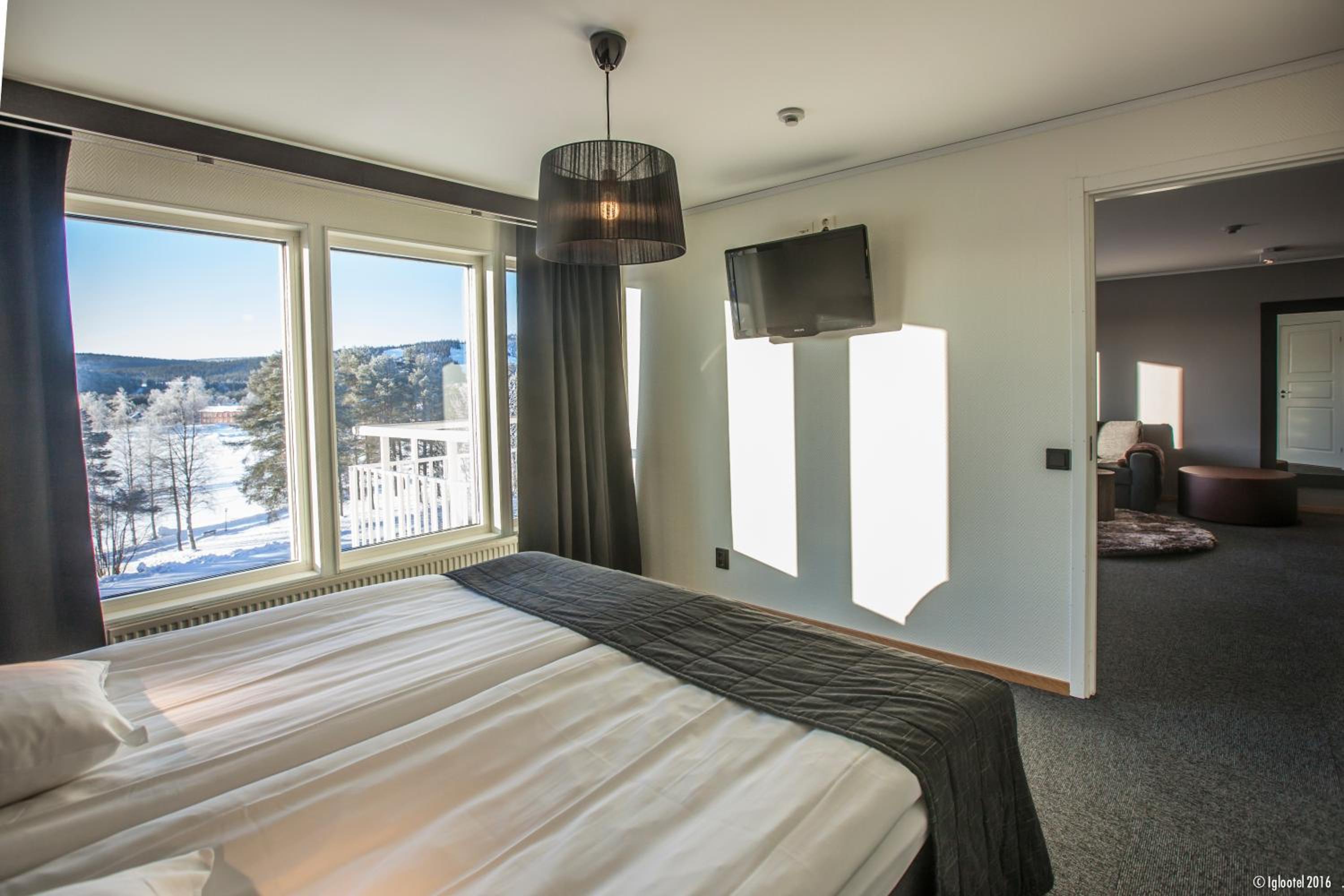Large Suite with Balcony photo 1