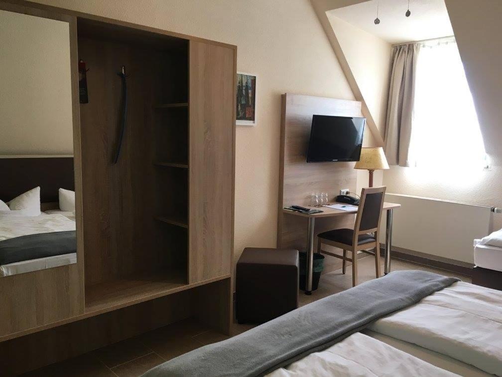 Double Room - Photo 5