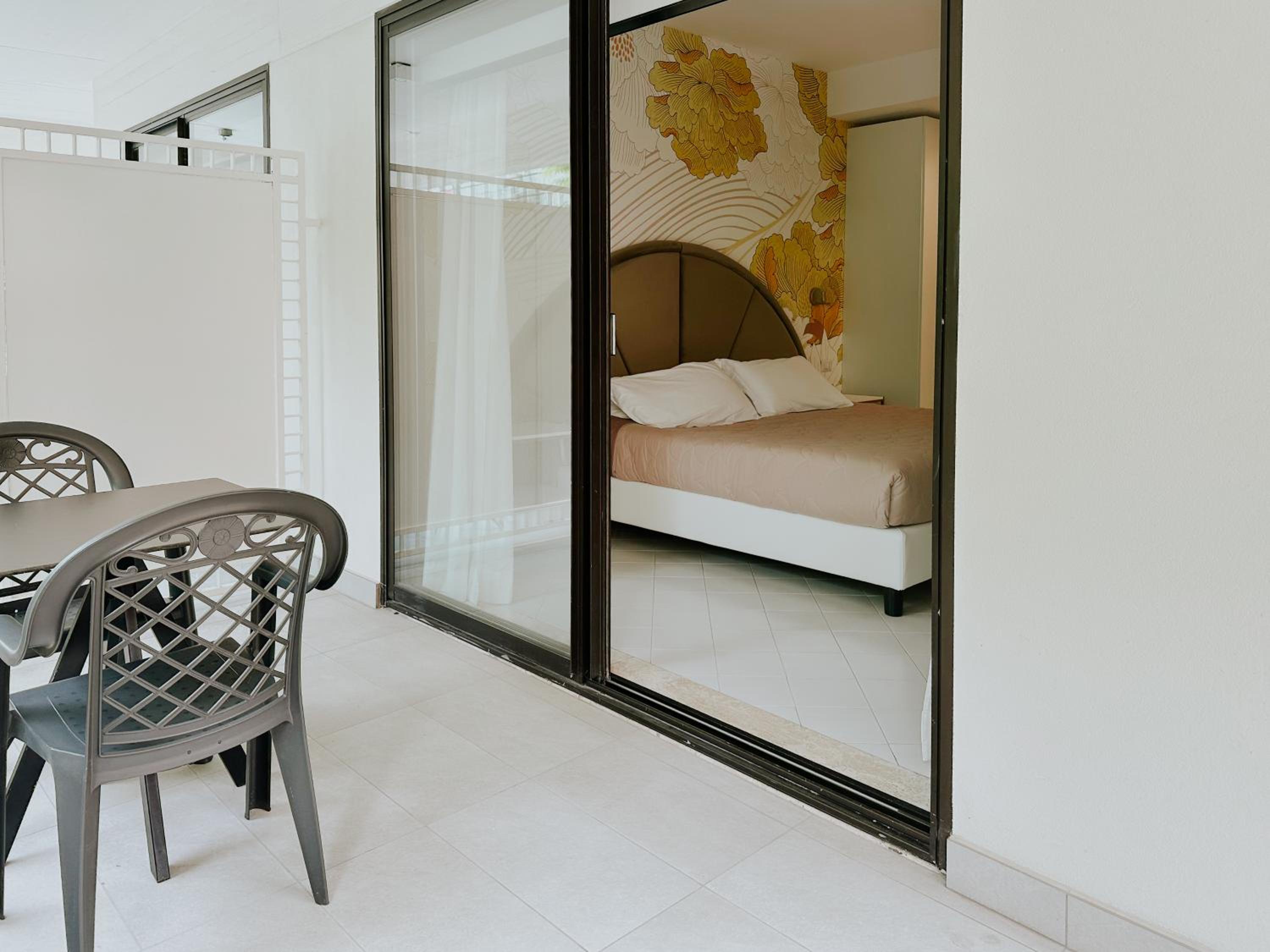 Double or Twin Room with Balcony photo 3