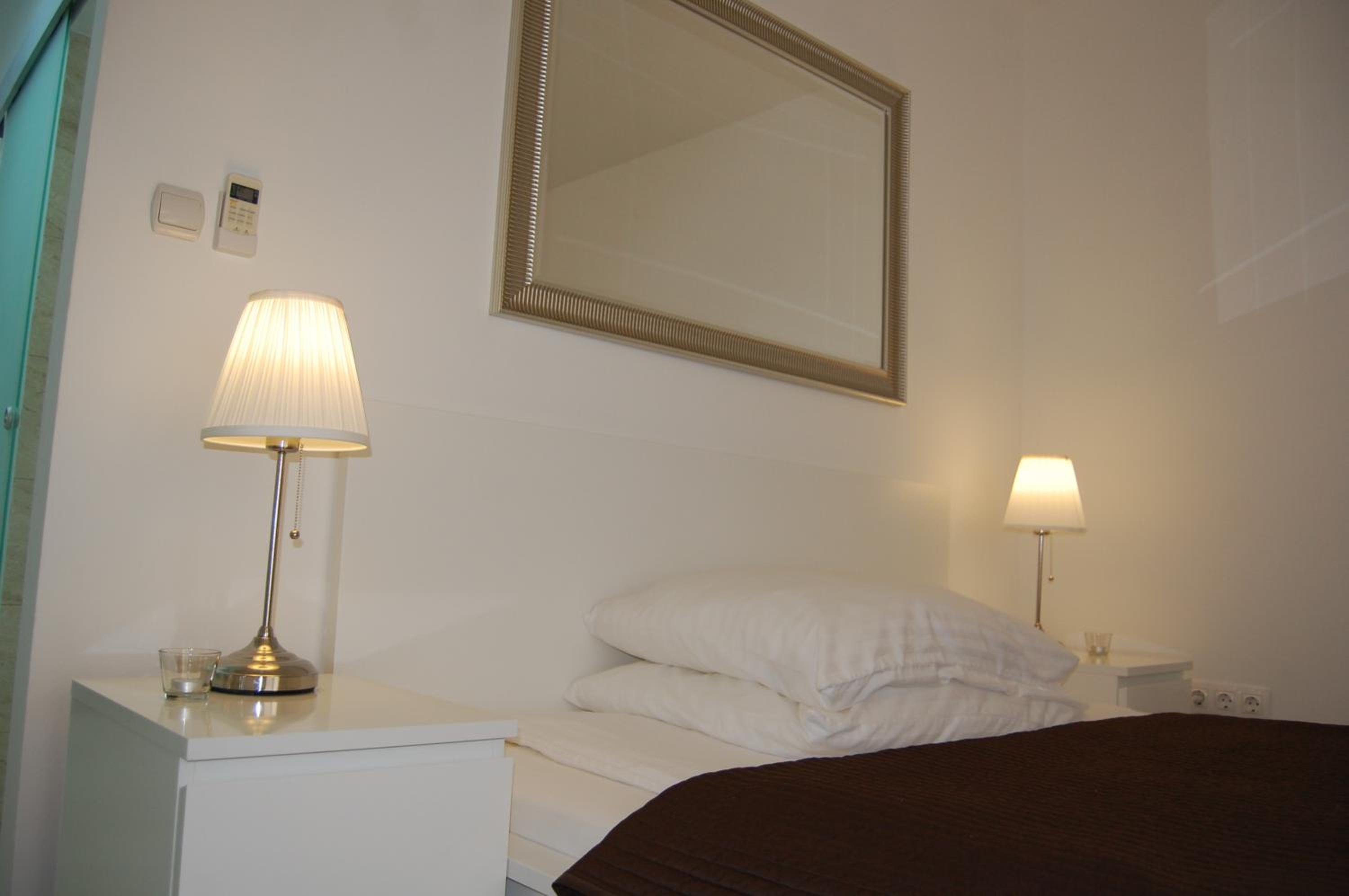 Apartment with Terrace - Photo 17