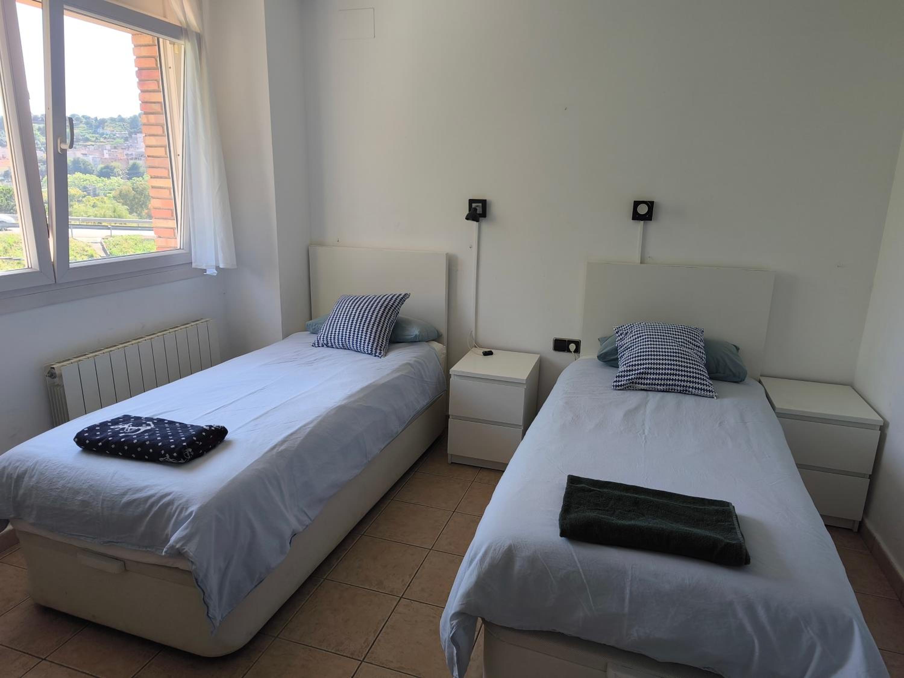 Twin Room with Private Bathroom photo 2