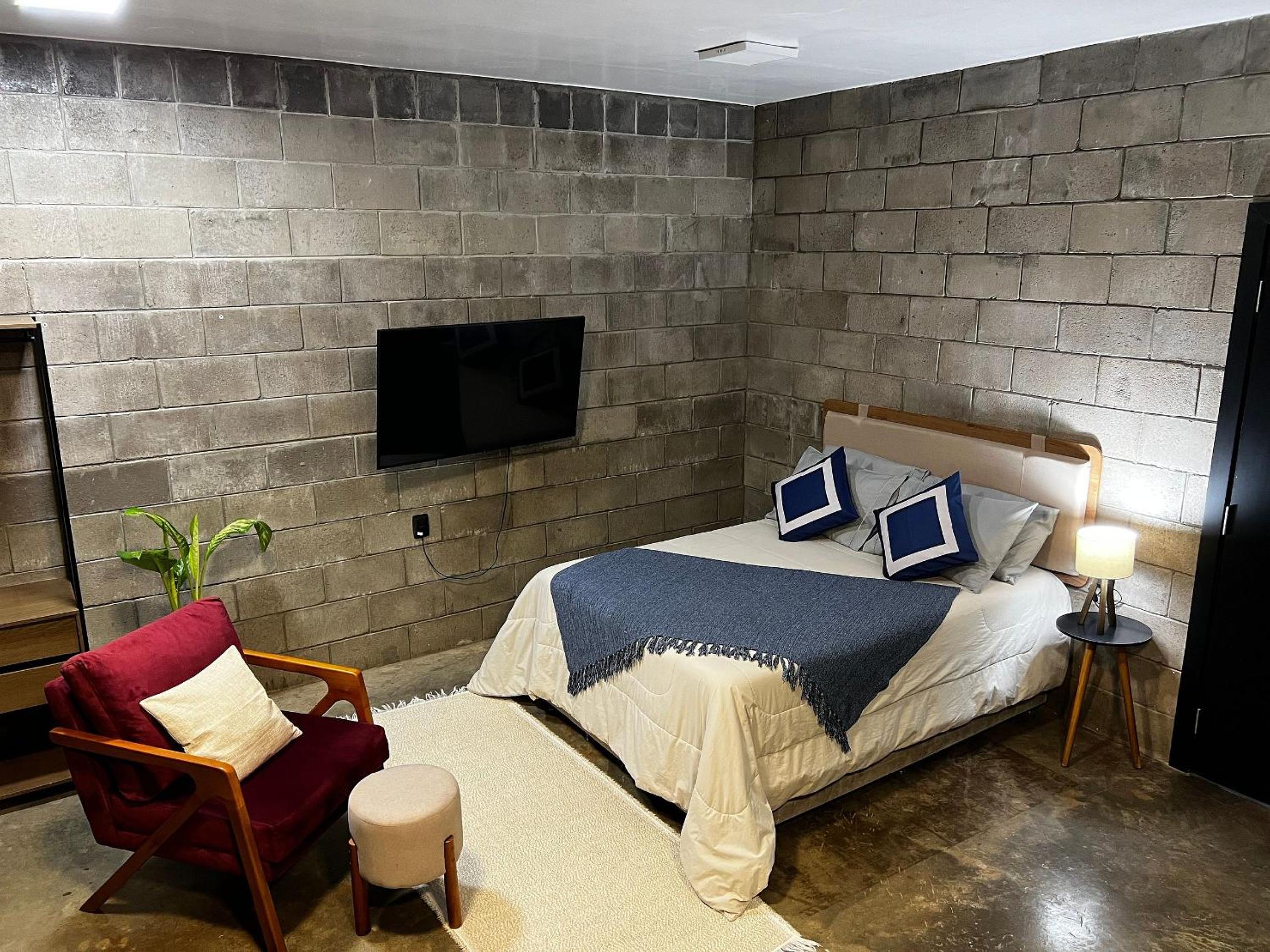 Studio Apartment with One Double Bed photo 2